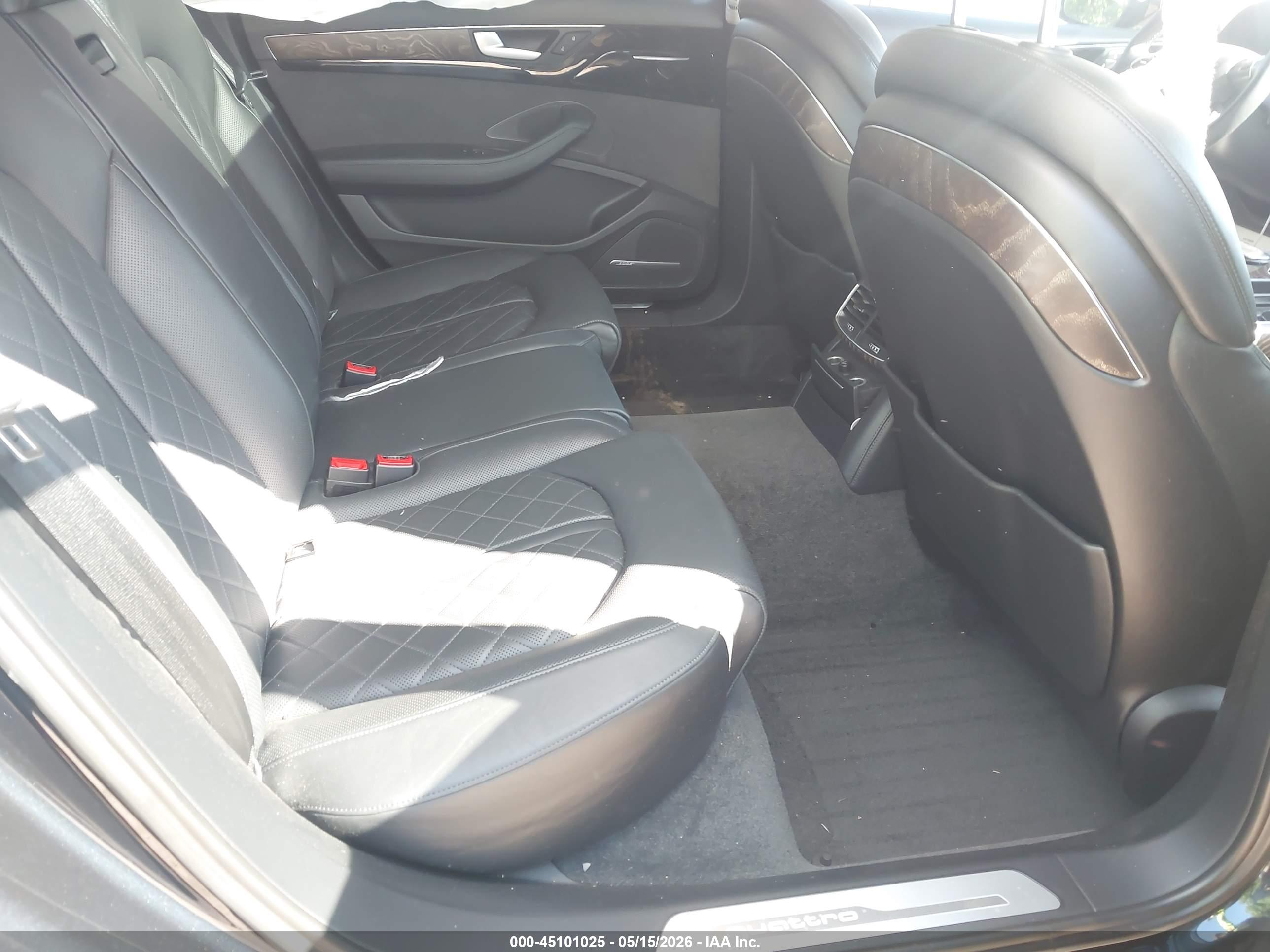 AUDI A8 image 8