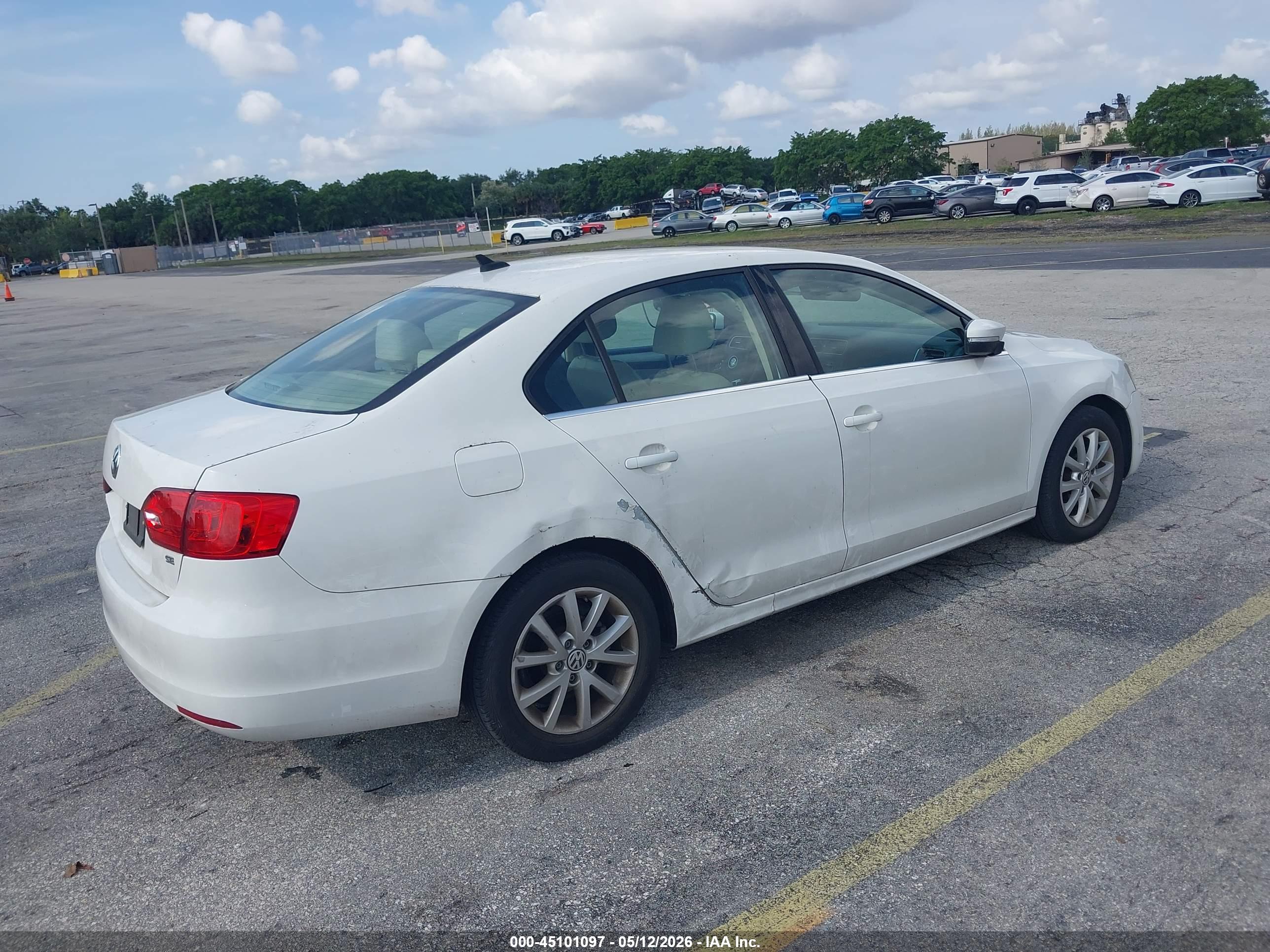 VOLKSWAGEN JETTA image 4