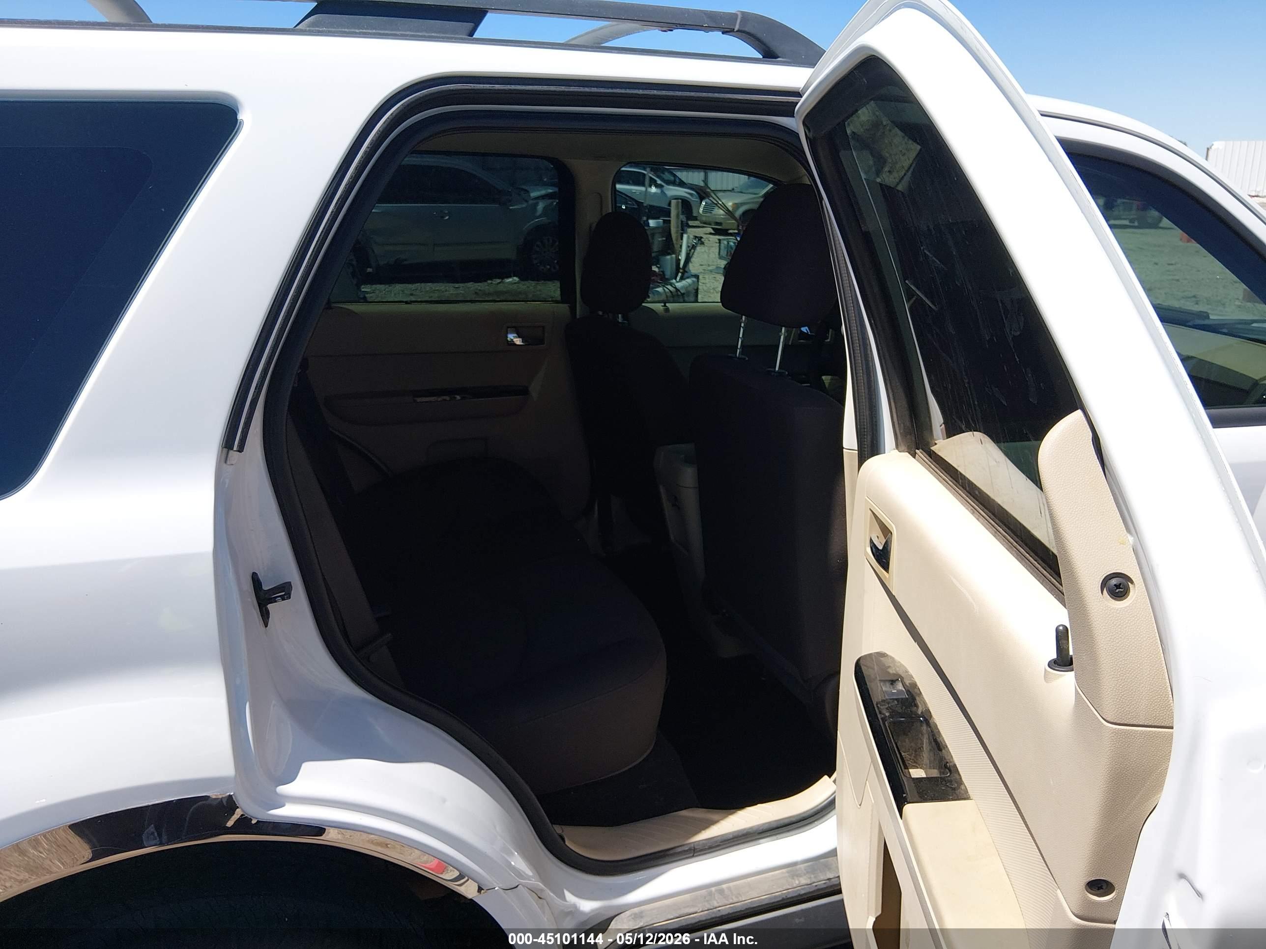 MAZDA TRIBUTE image 8