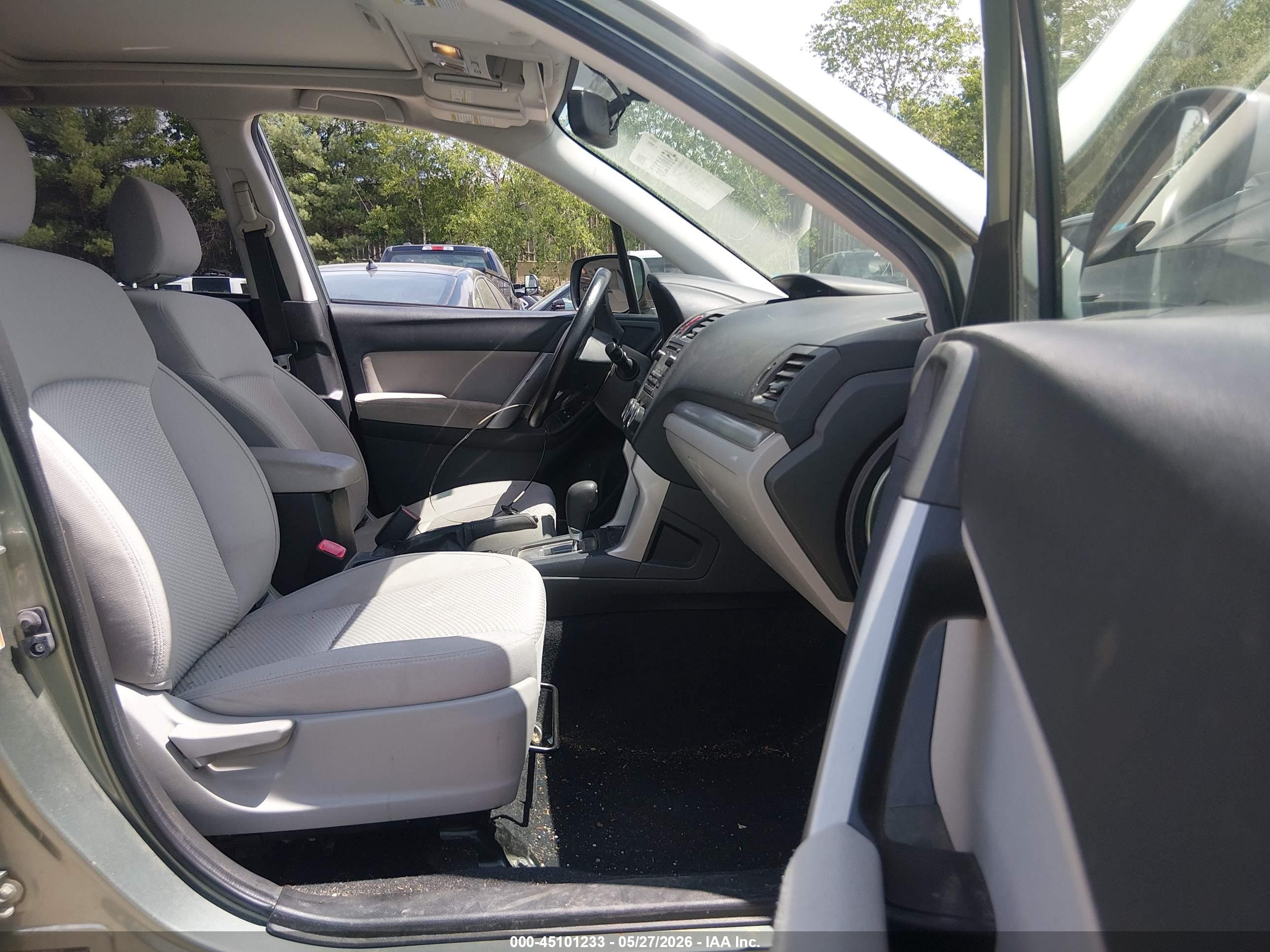 SUBARU FORESTER image 5