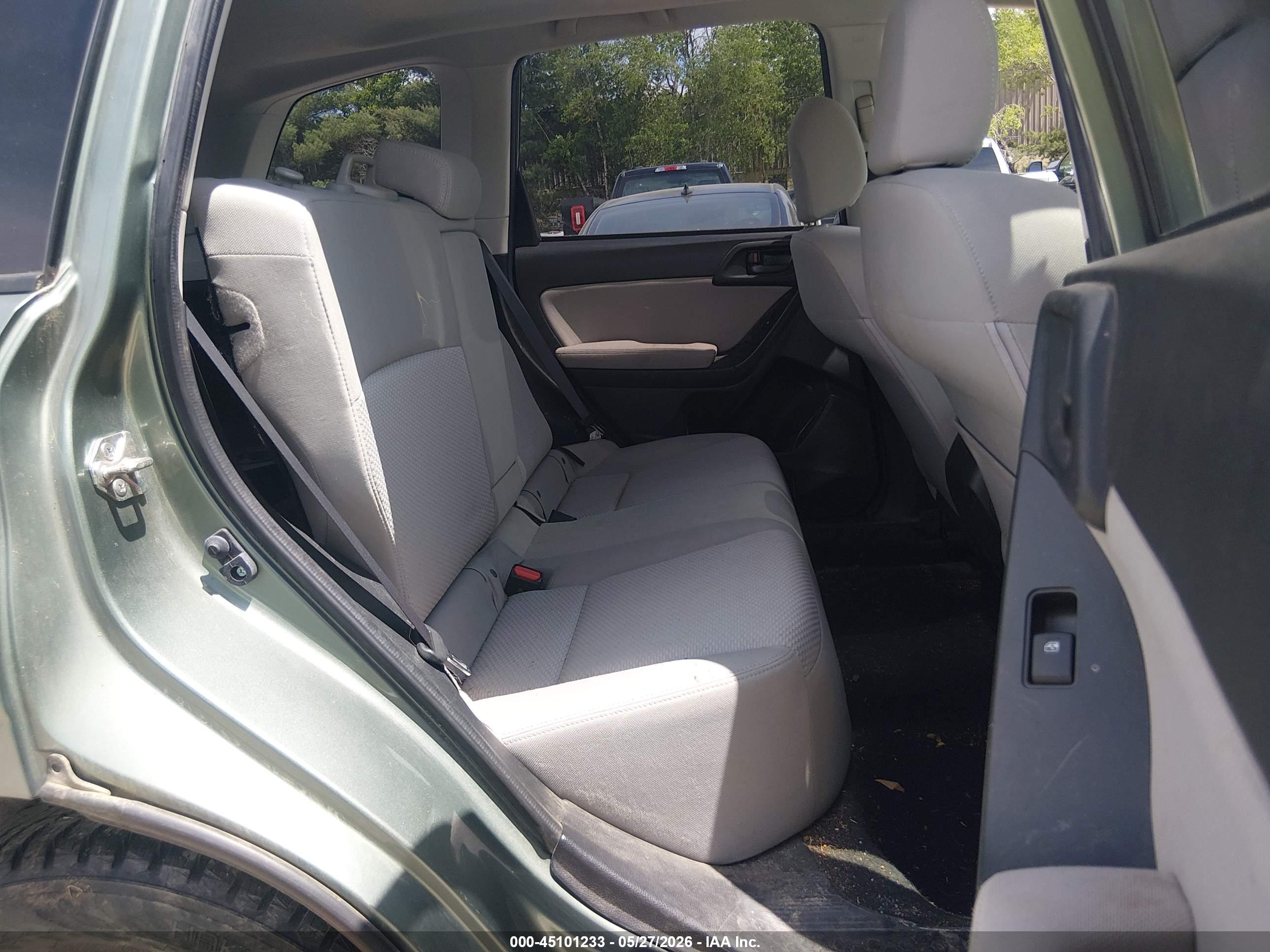 SUBARU FORESTER image 8