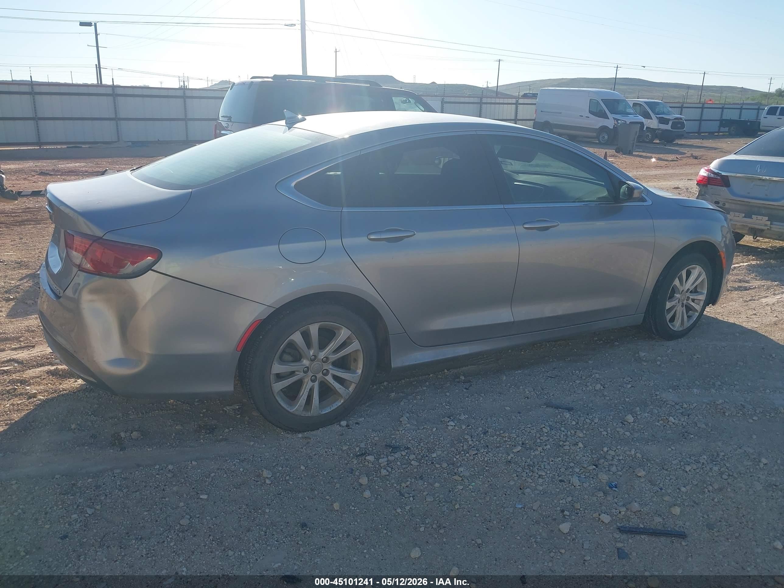 CHRYSLER 200 image 4