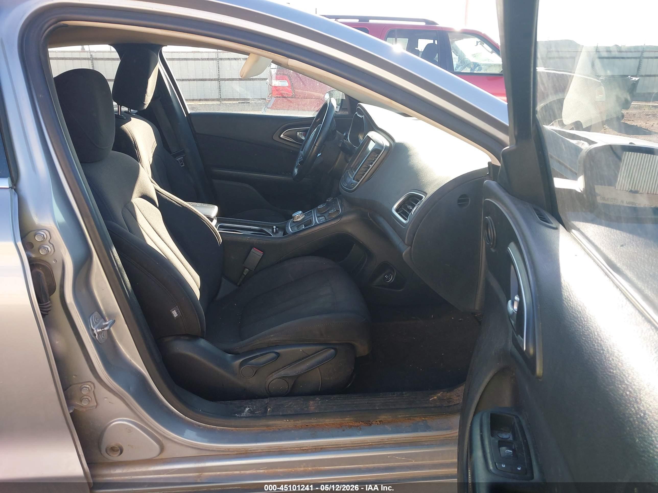 CHRYSLER 200 image 5