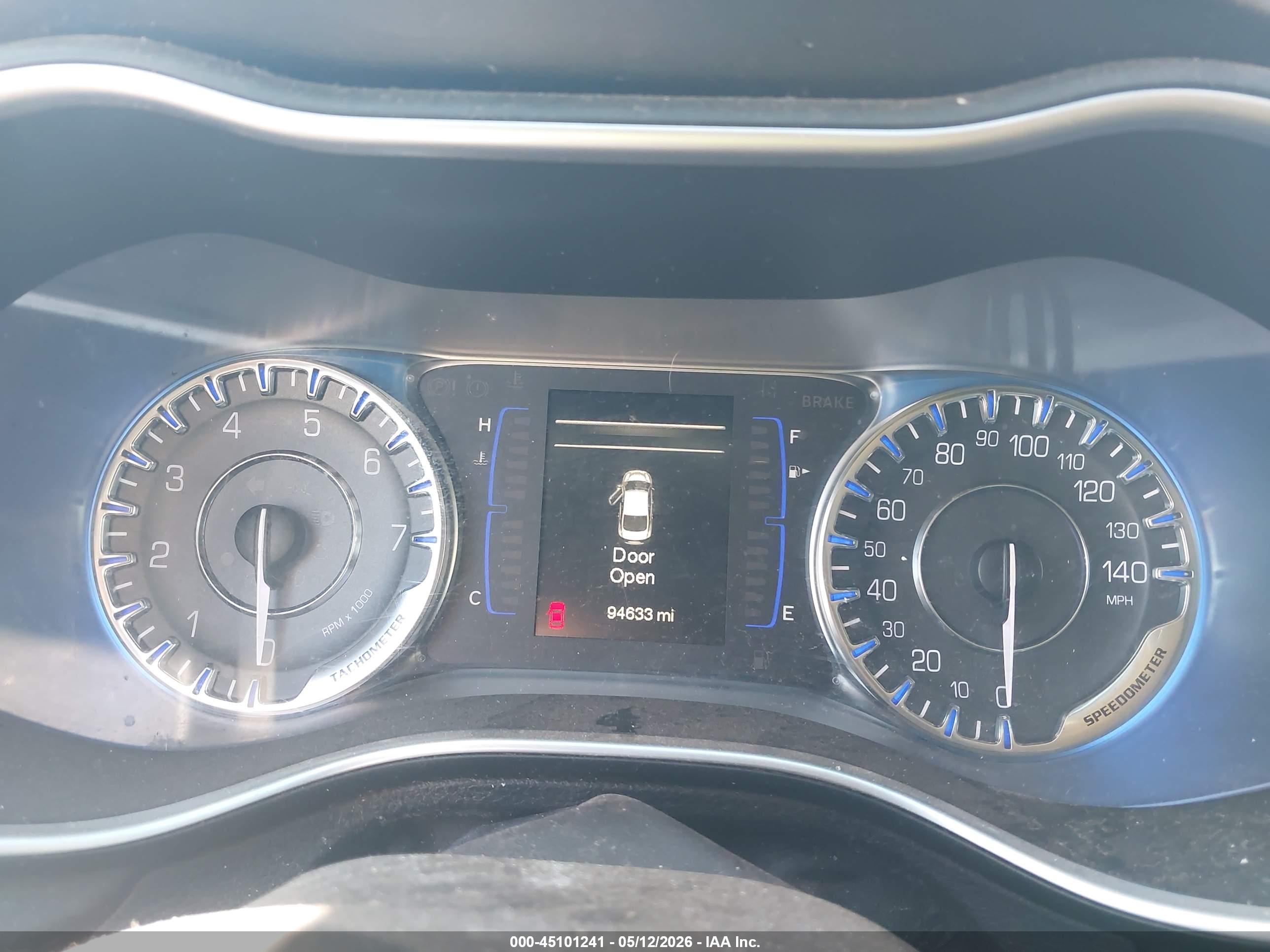 CHRYSLER 200 image 7