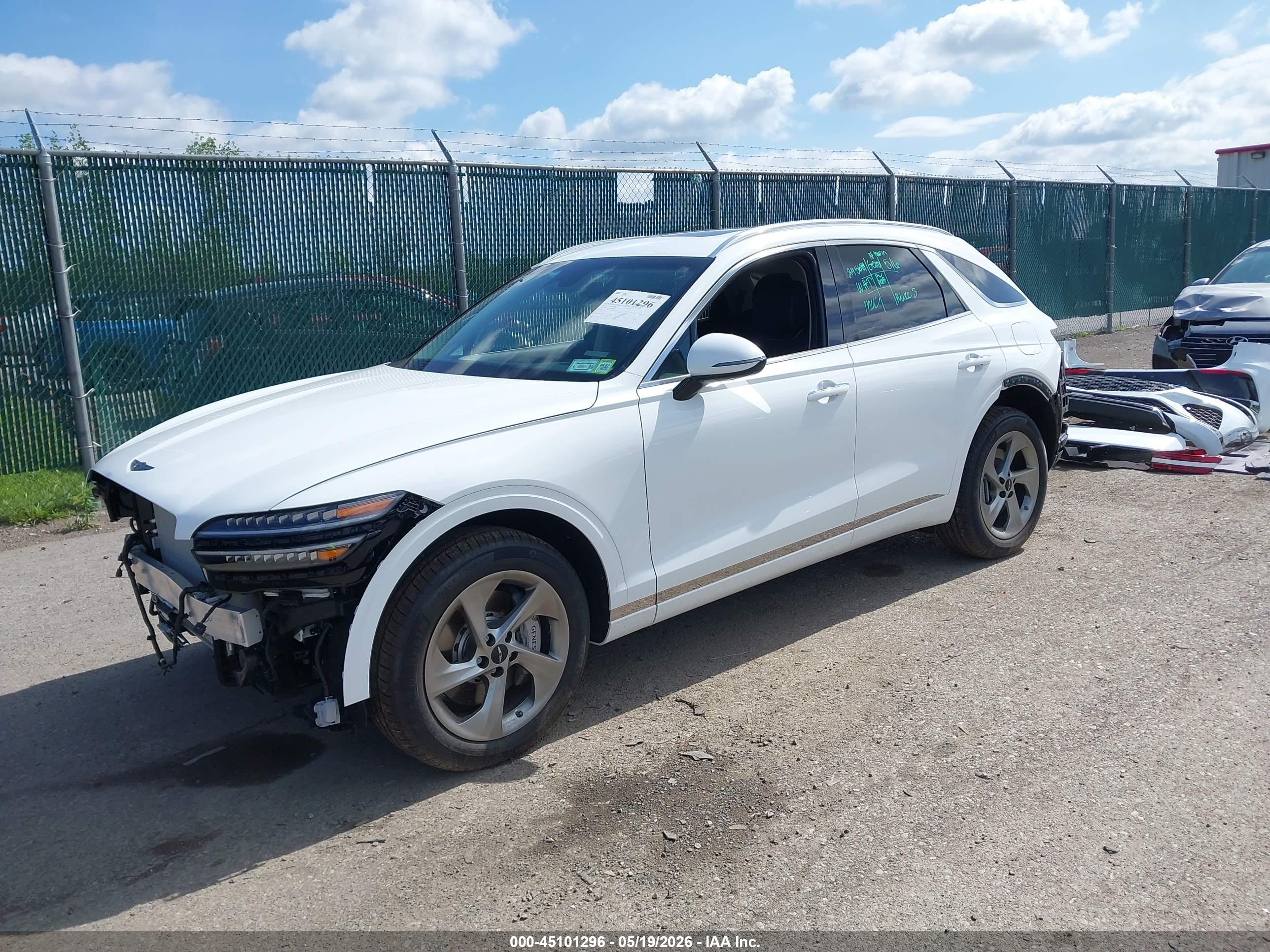 GENESIS GV70 image 2