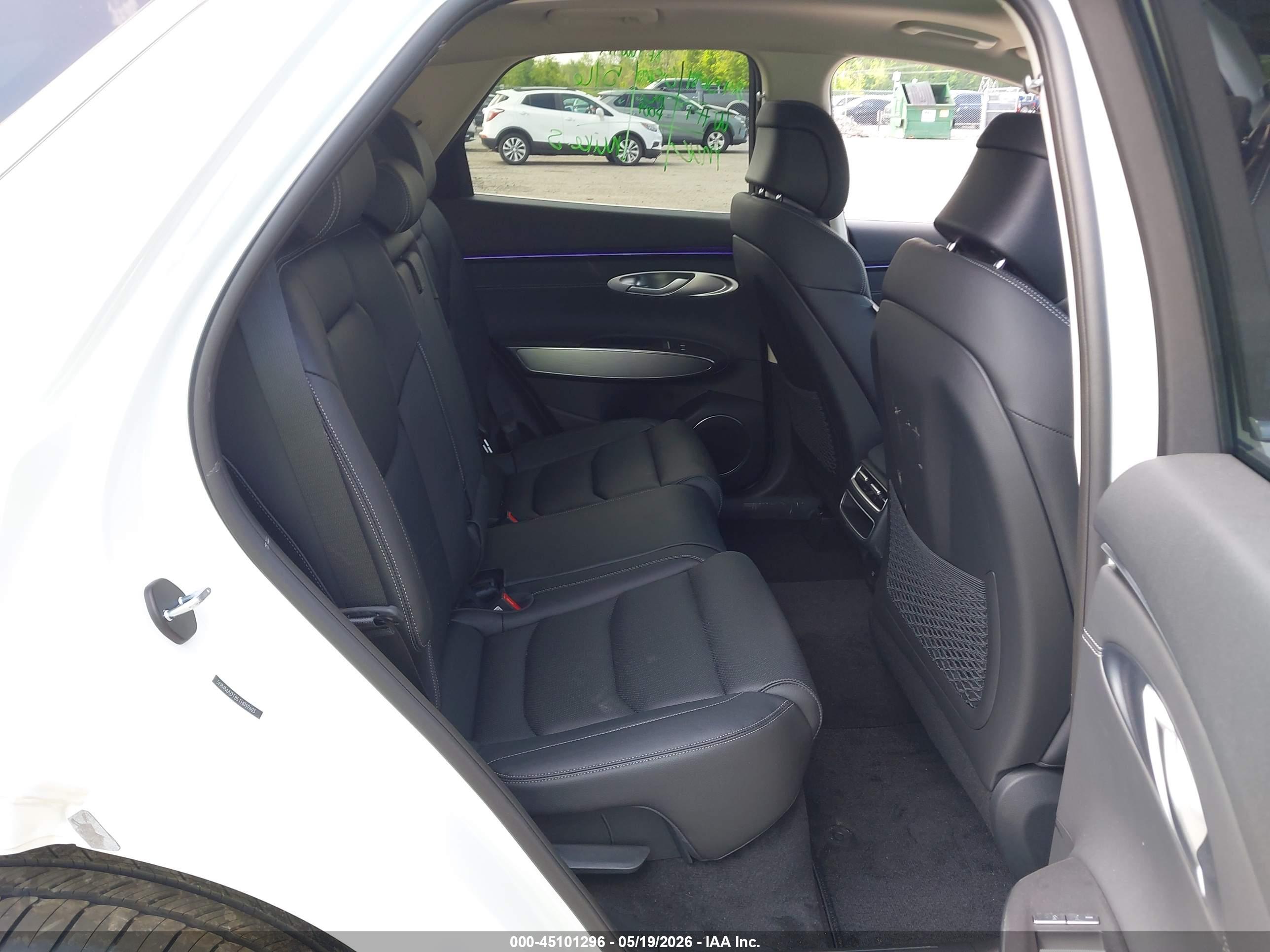 GENESIS GV70 image 8