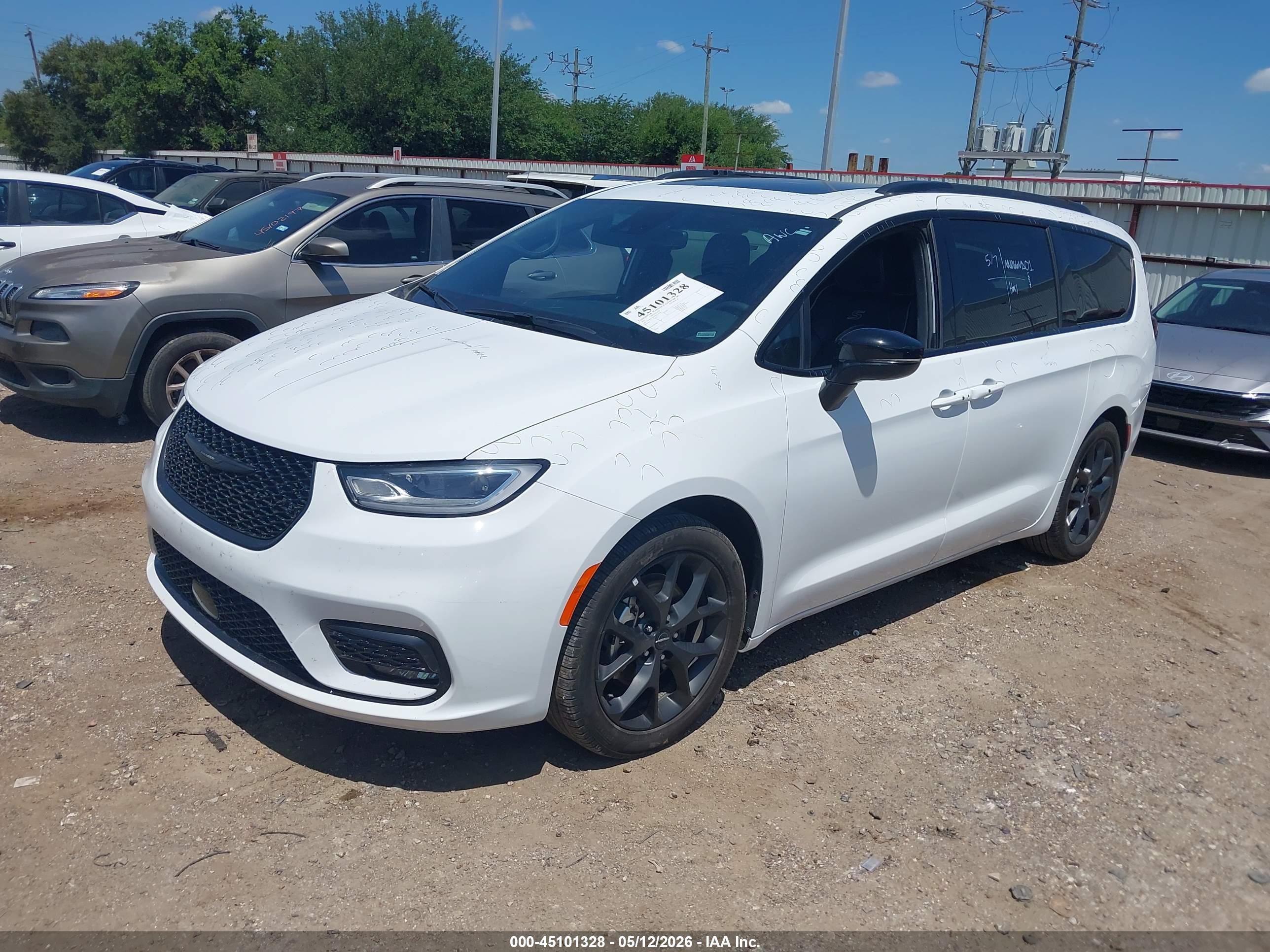 CHRYSLER PACIFICA image 2
