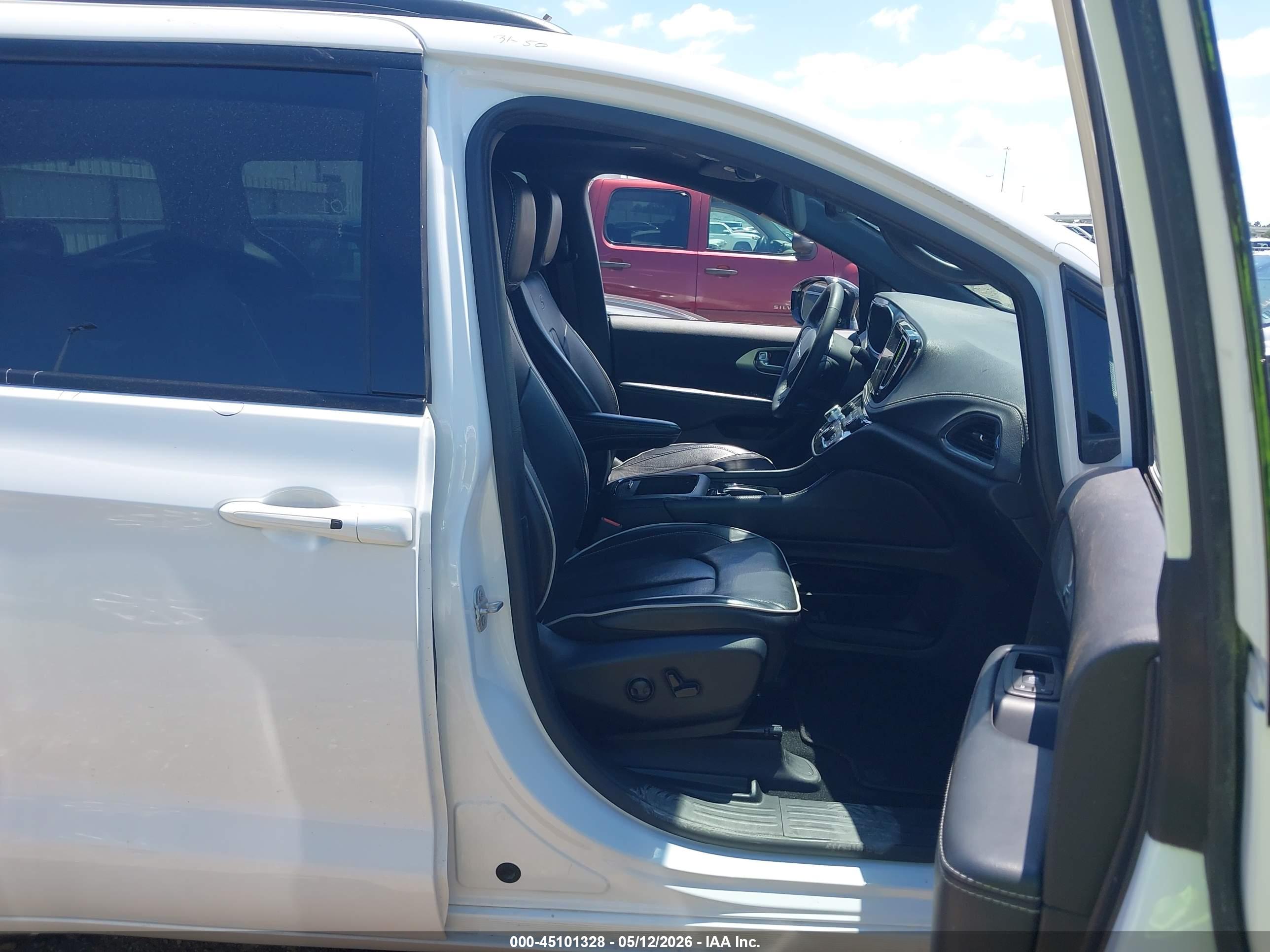 CHRYSLER PACIFICA image 5