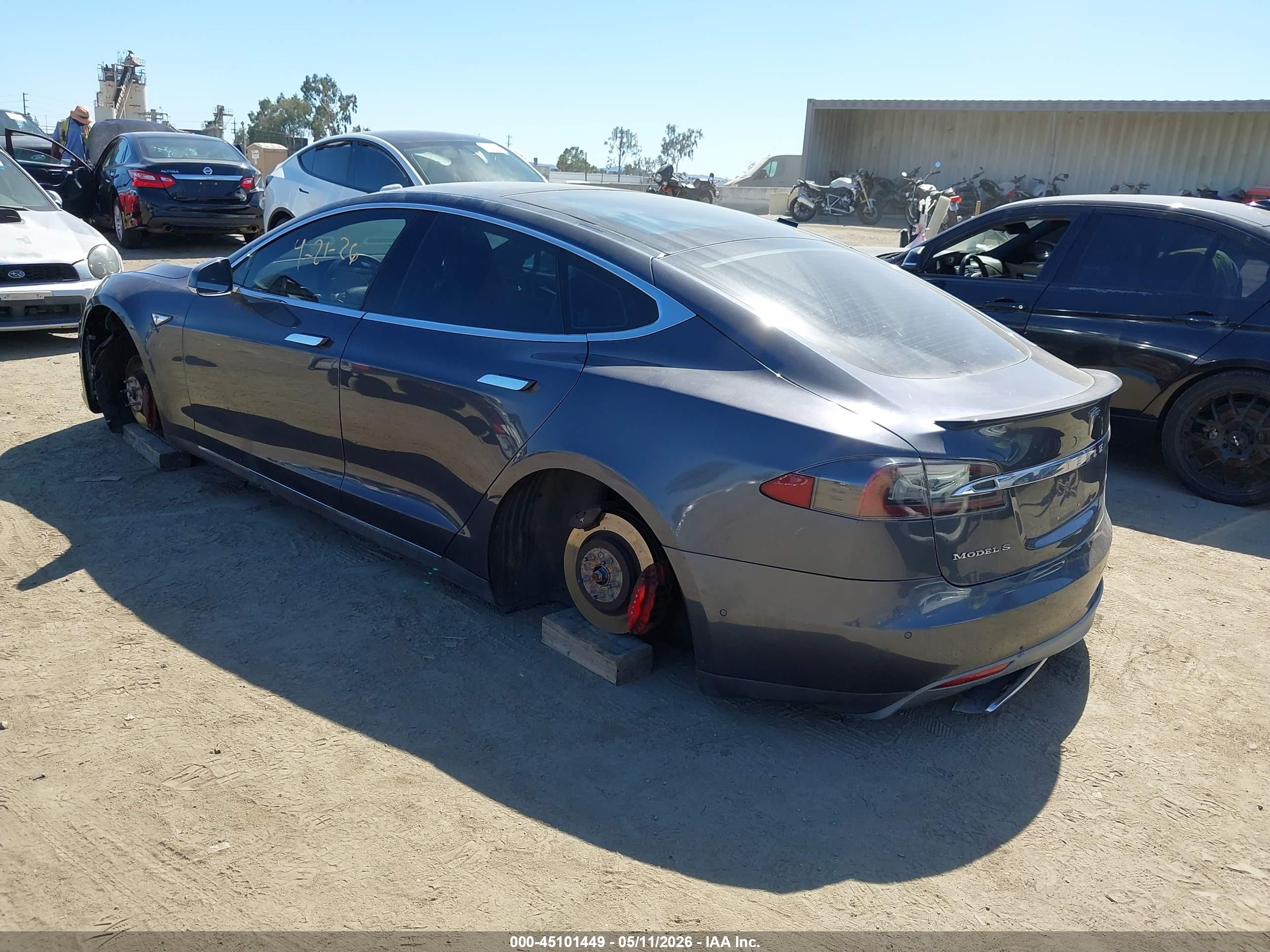TESLA MODEL image 3