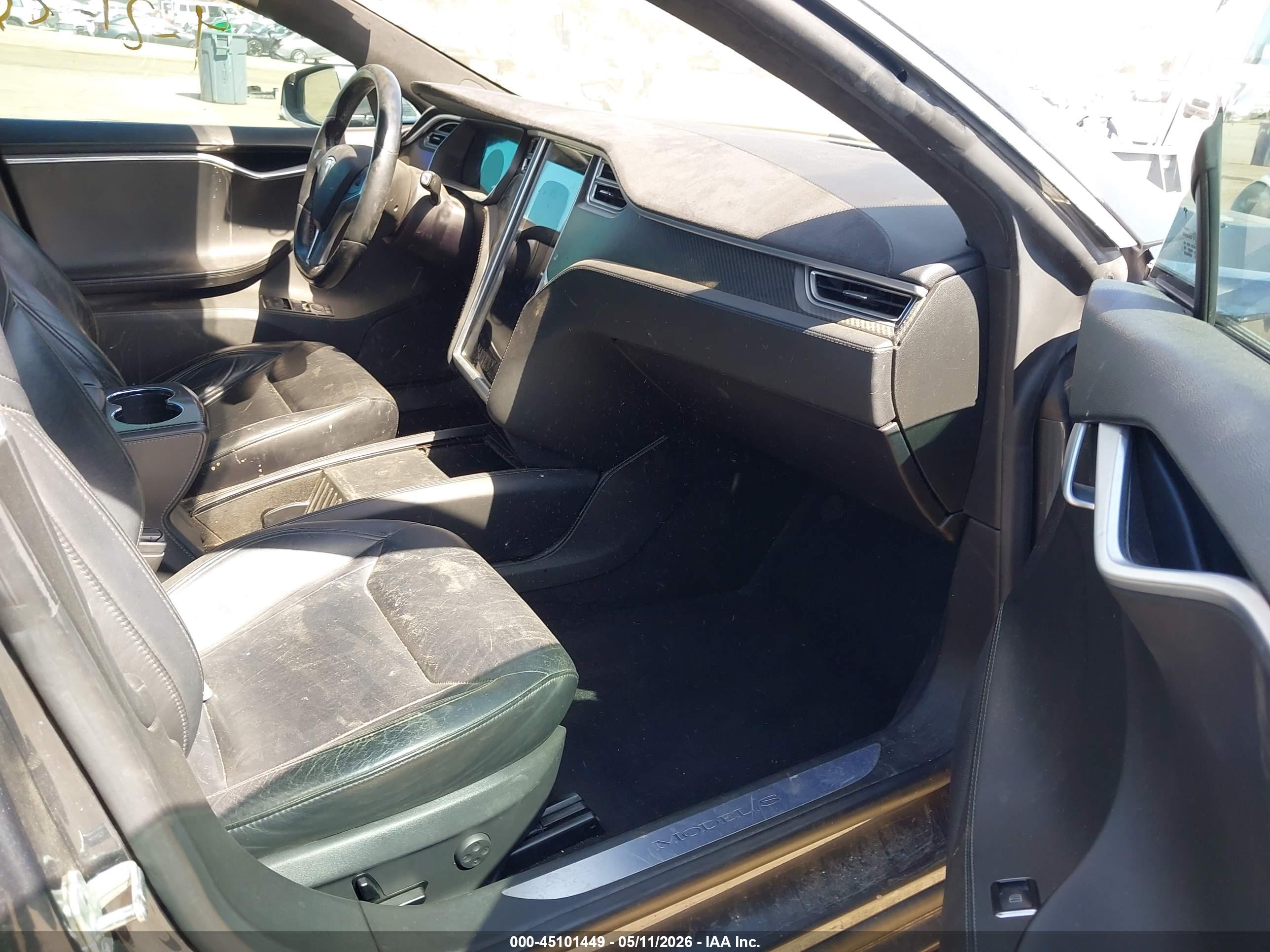 TESLA MODEL image 5