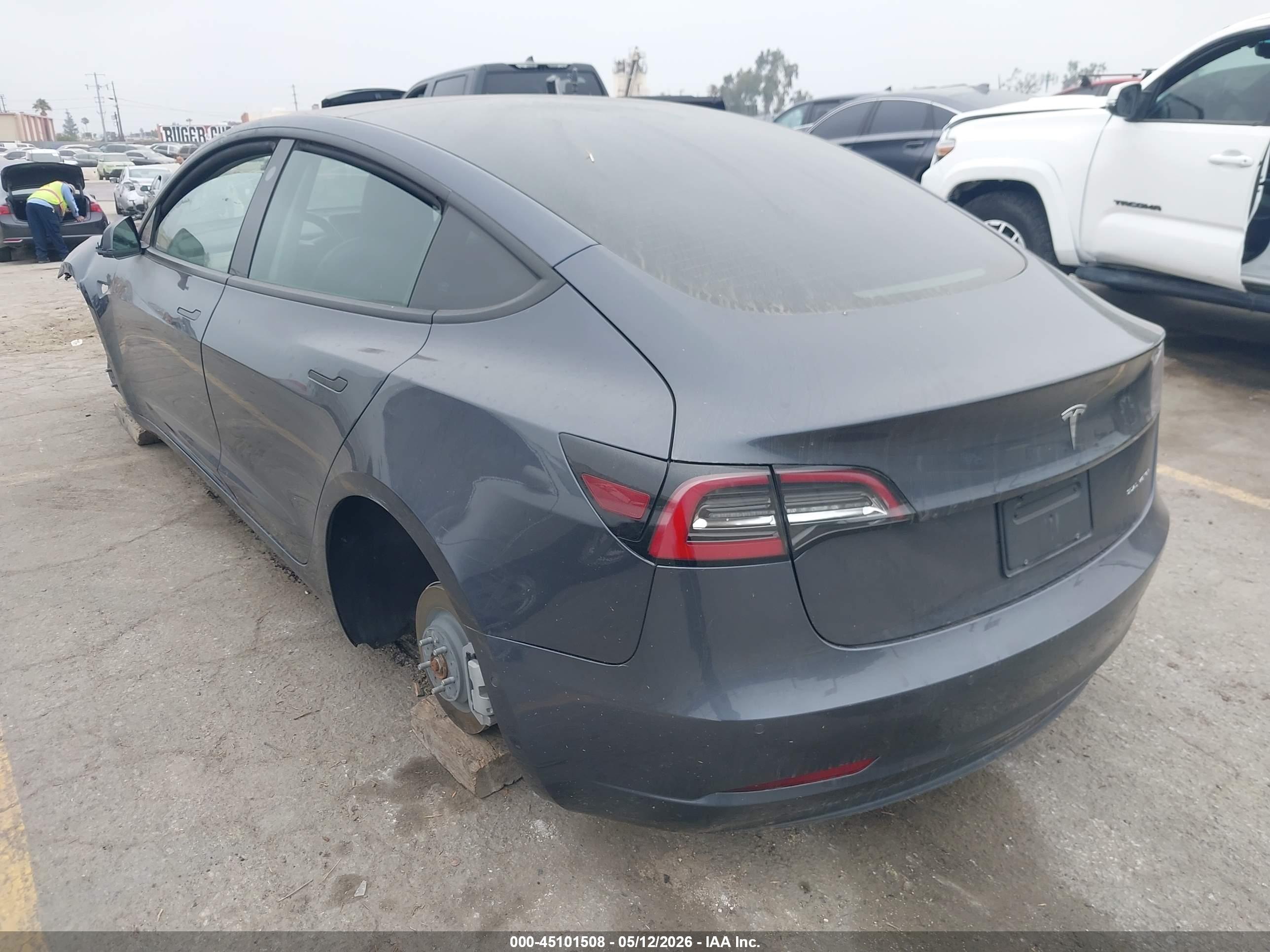 TESLA MODEL image 3