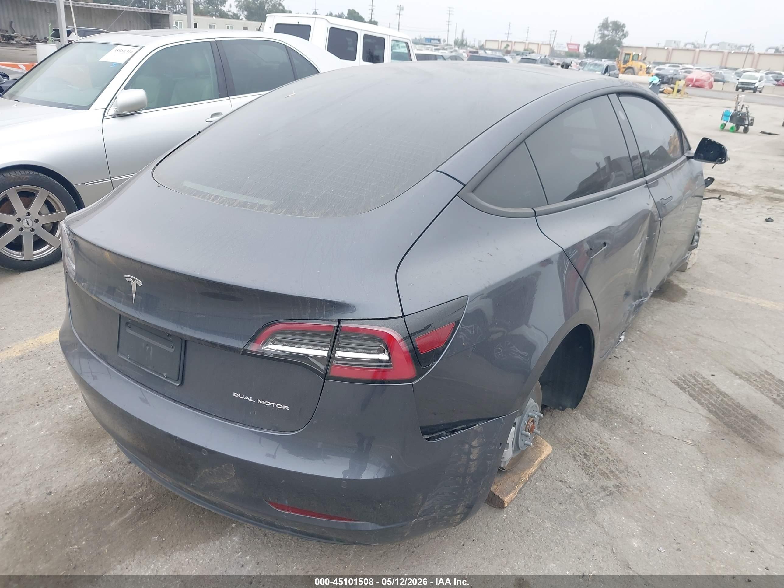 TESLA MODEL image 4
