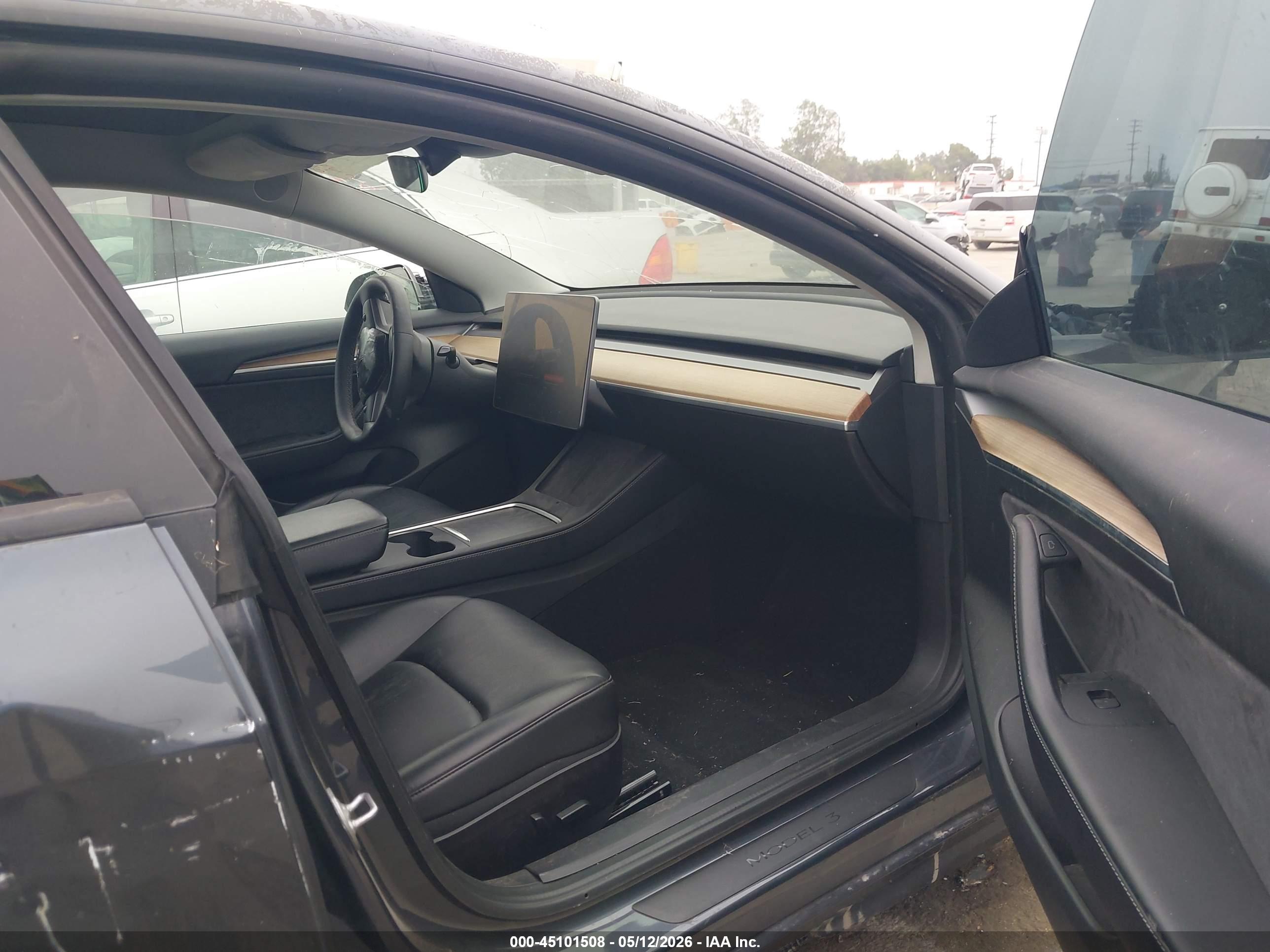 TESLA MODEL image 5