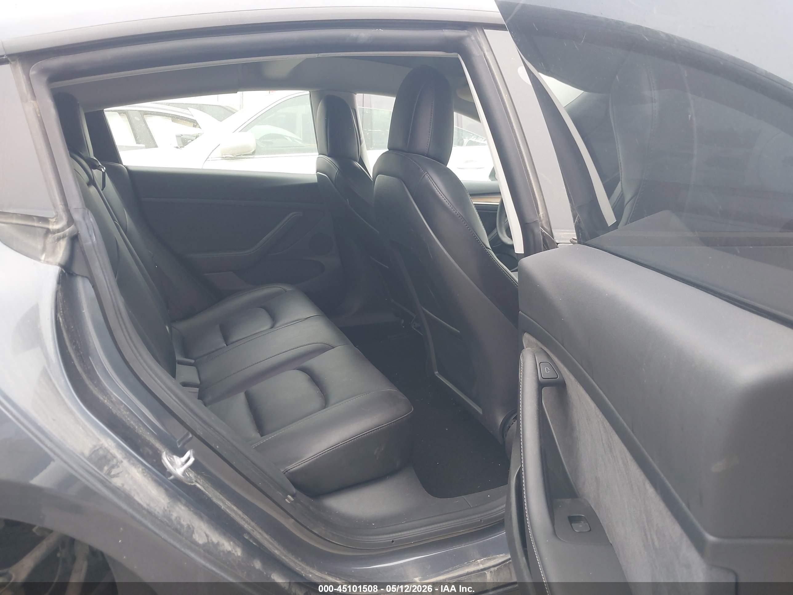 TESLA MODEL image 8