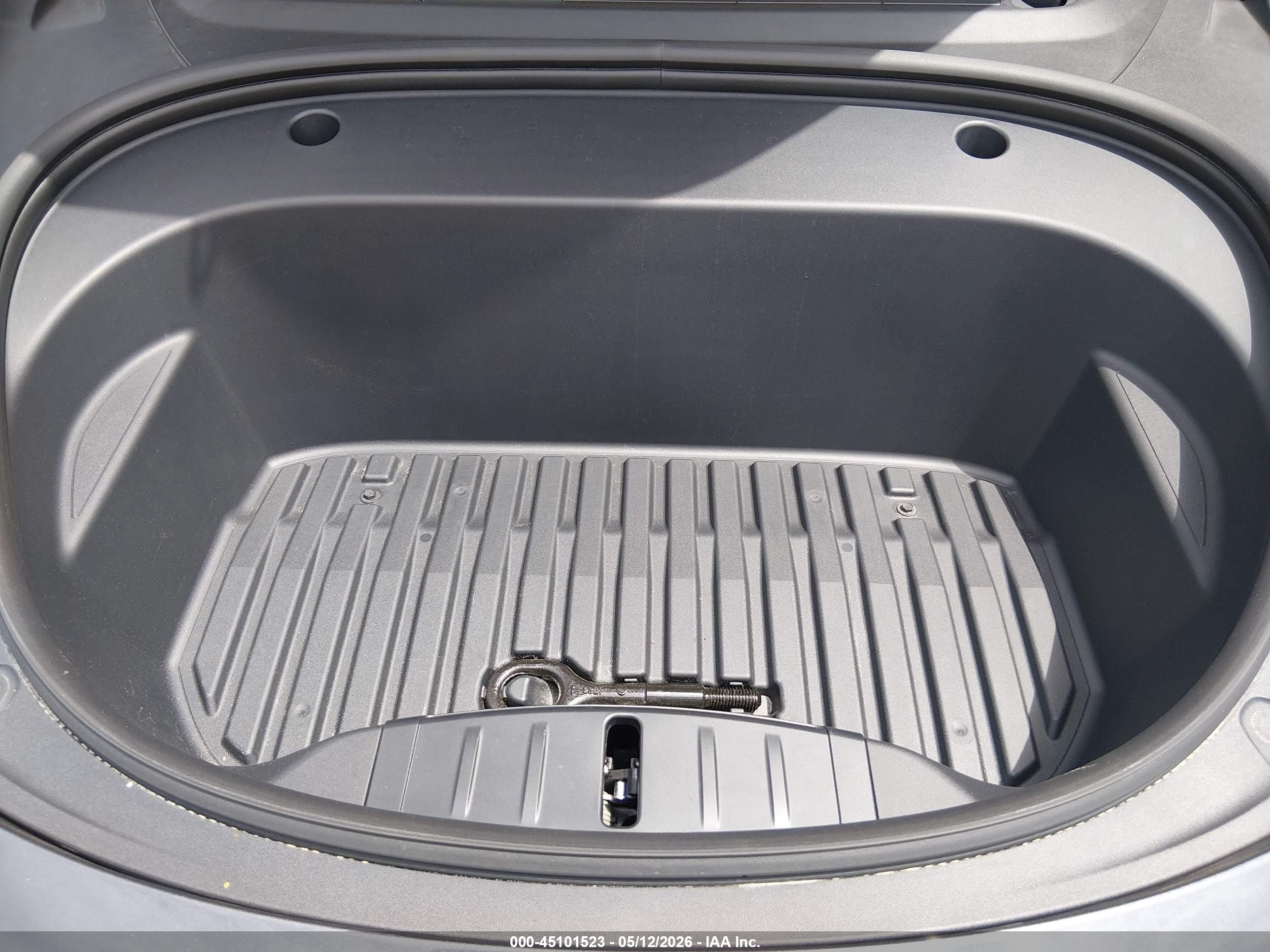 TESLA MODEL image 10
