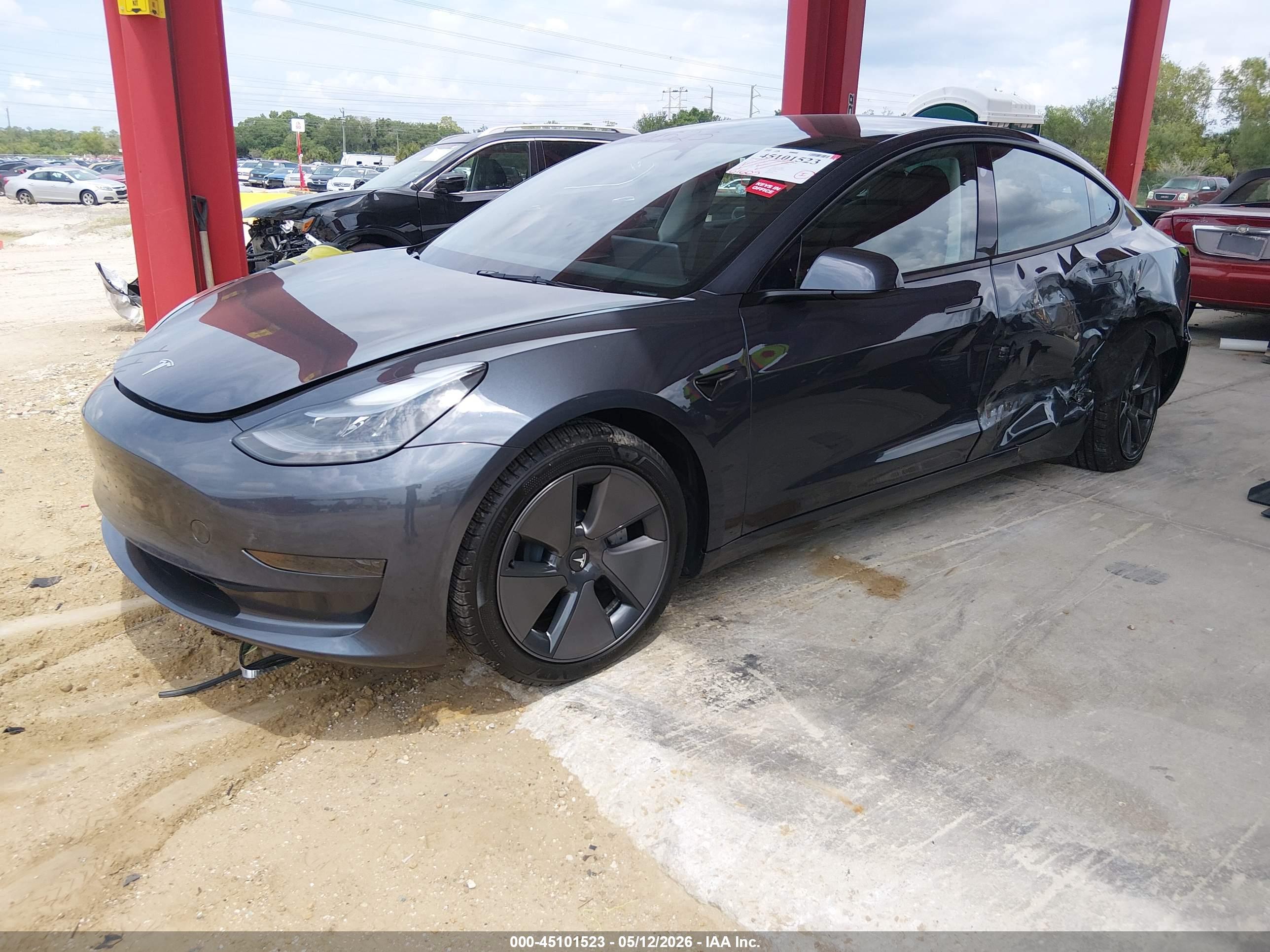 TESLA MODEL image 2