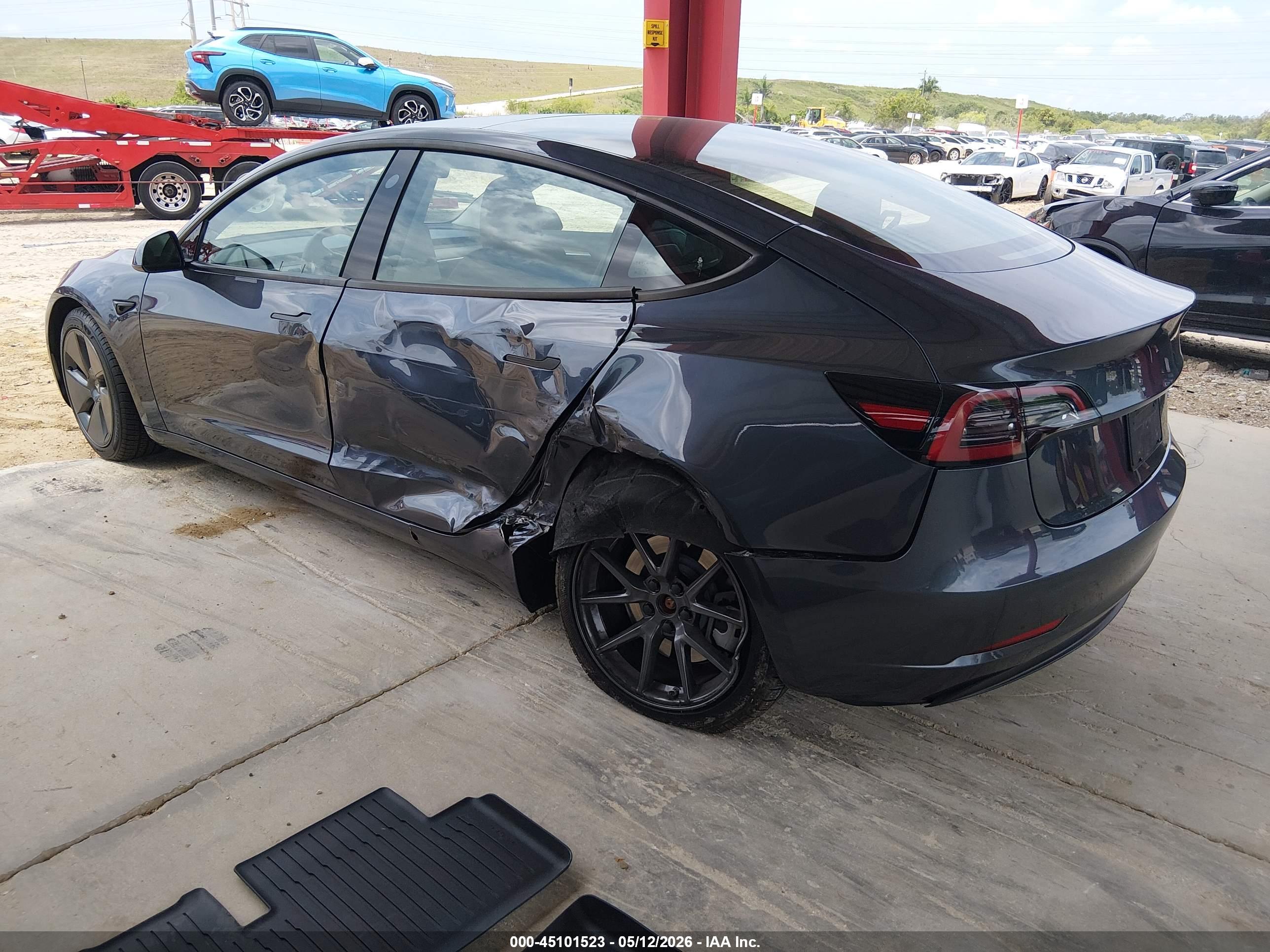 TESLA MODEL image 3
