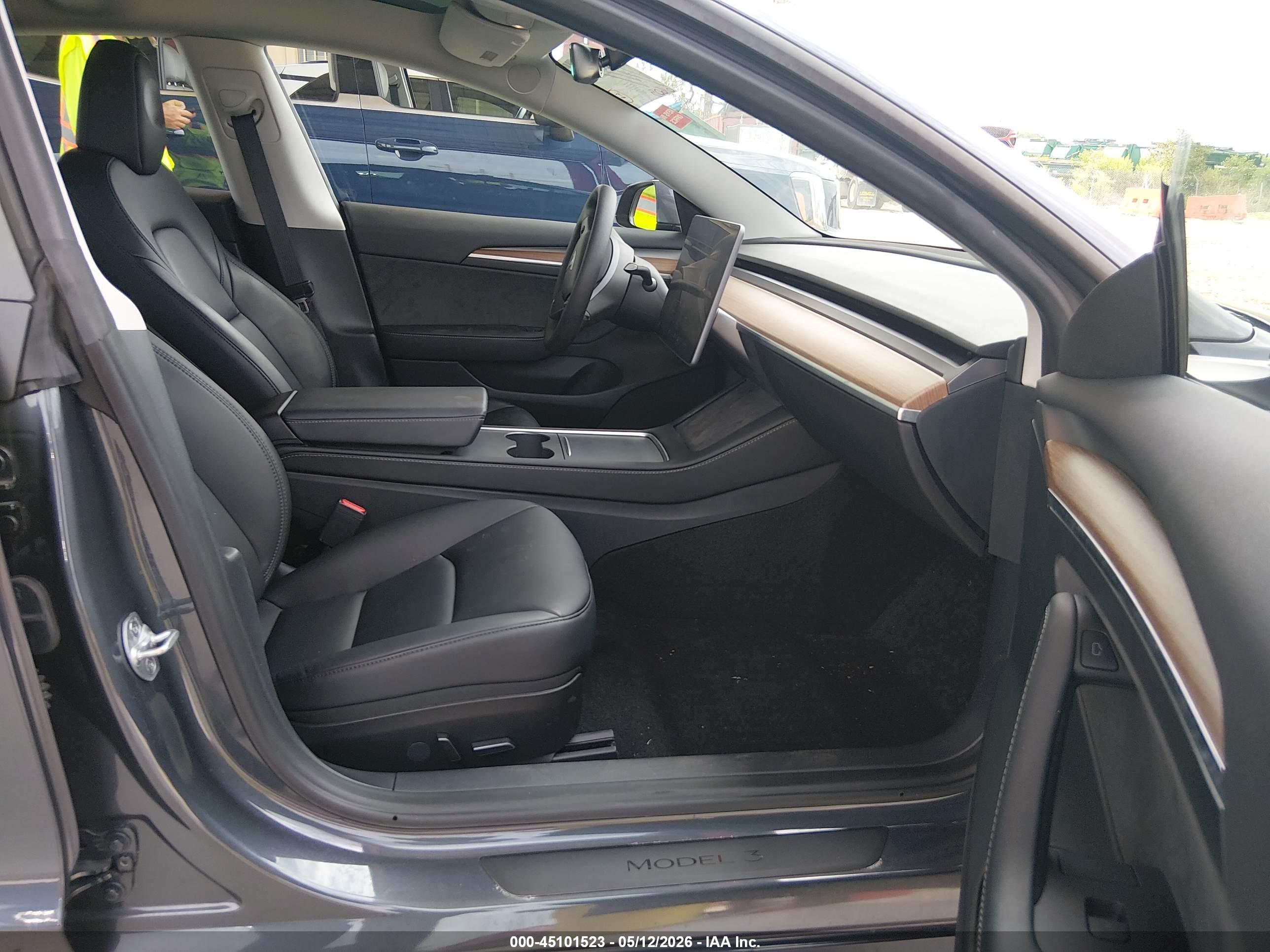 TESLA MODEL image 5
