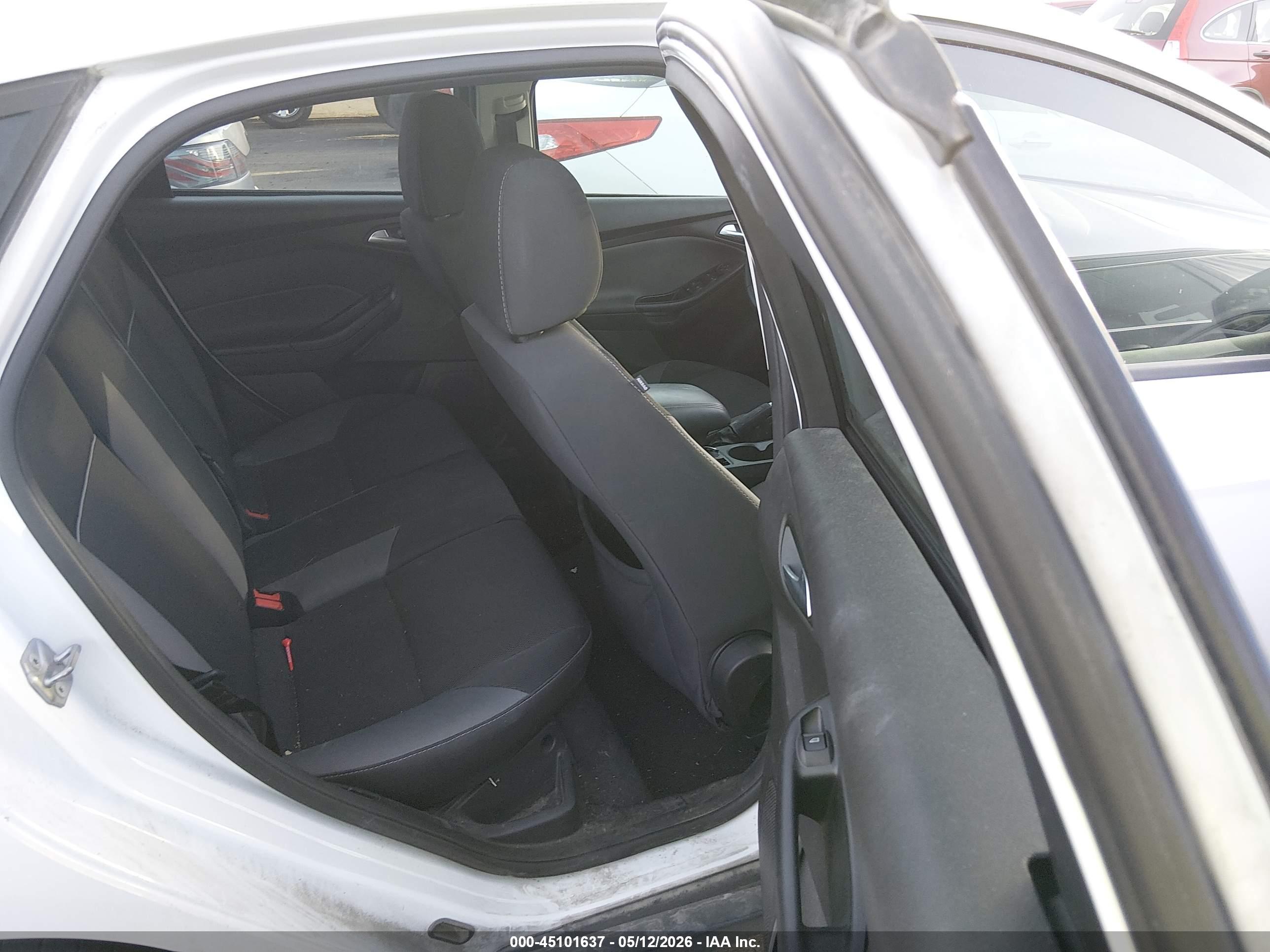FORD FOCUS image 8