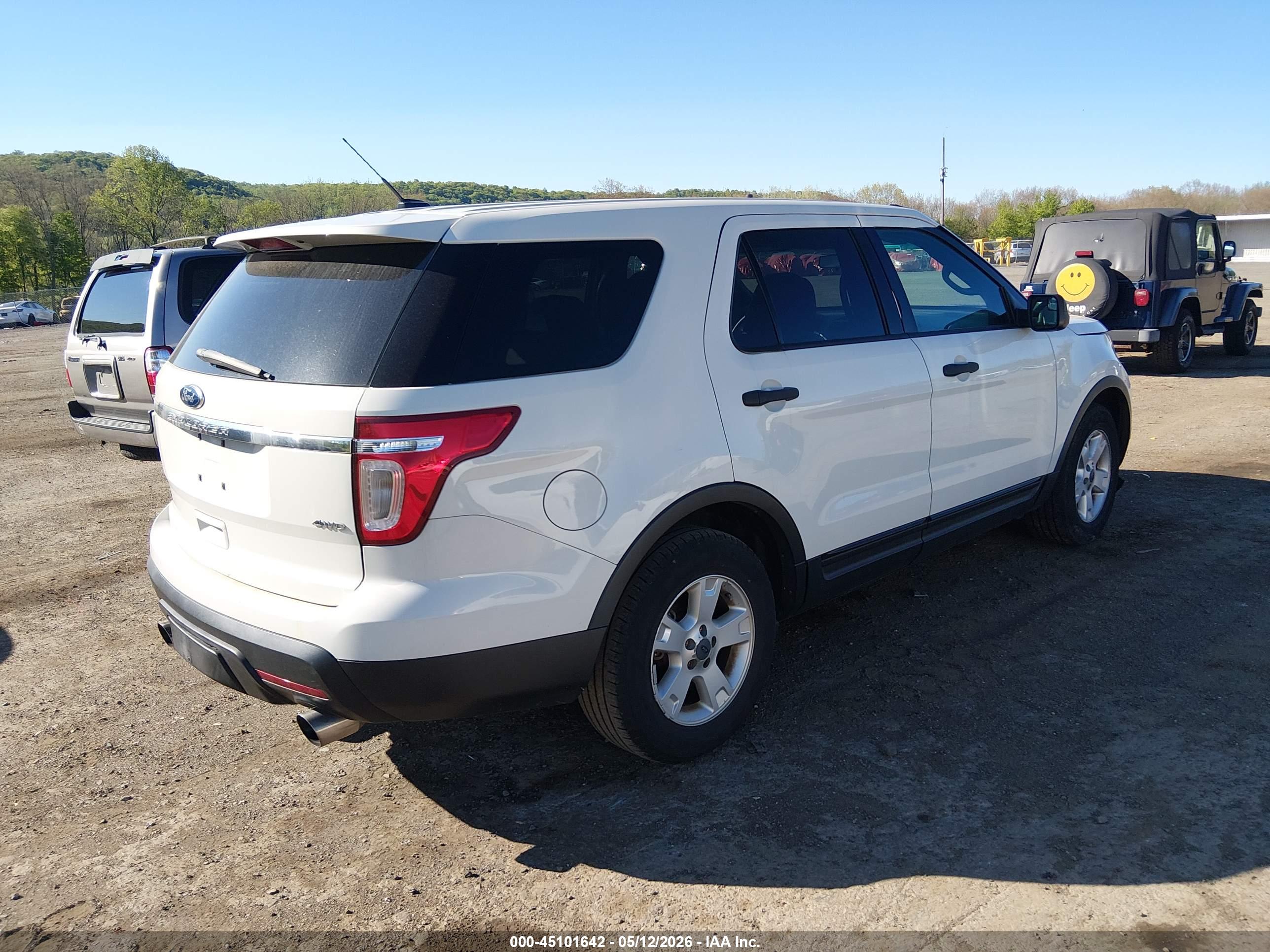 FORD EXPLORER image 4