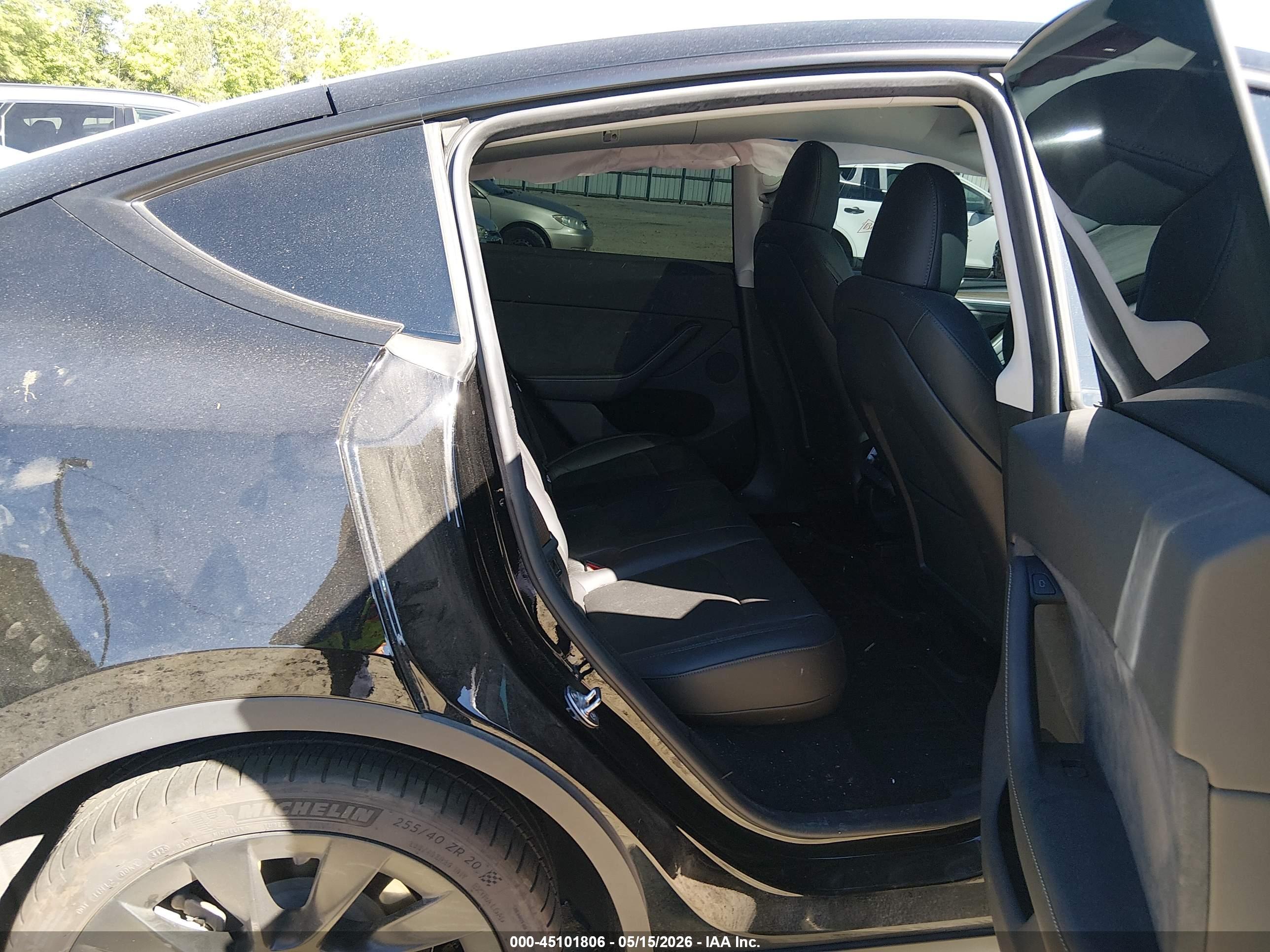 TESLA MODEL image 8