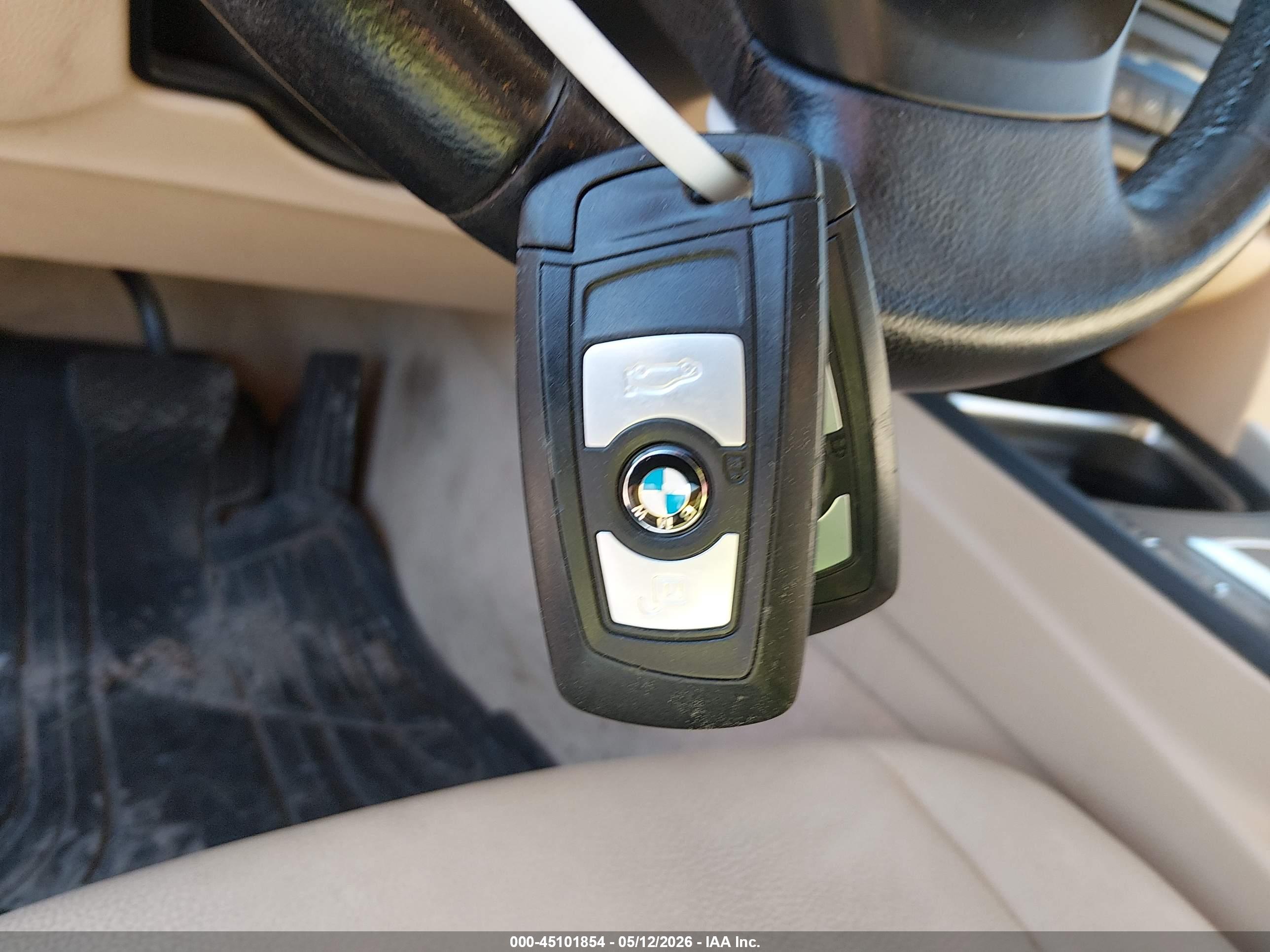 BMW 320I image 11