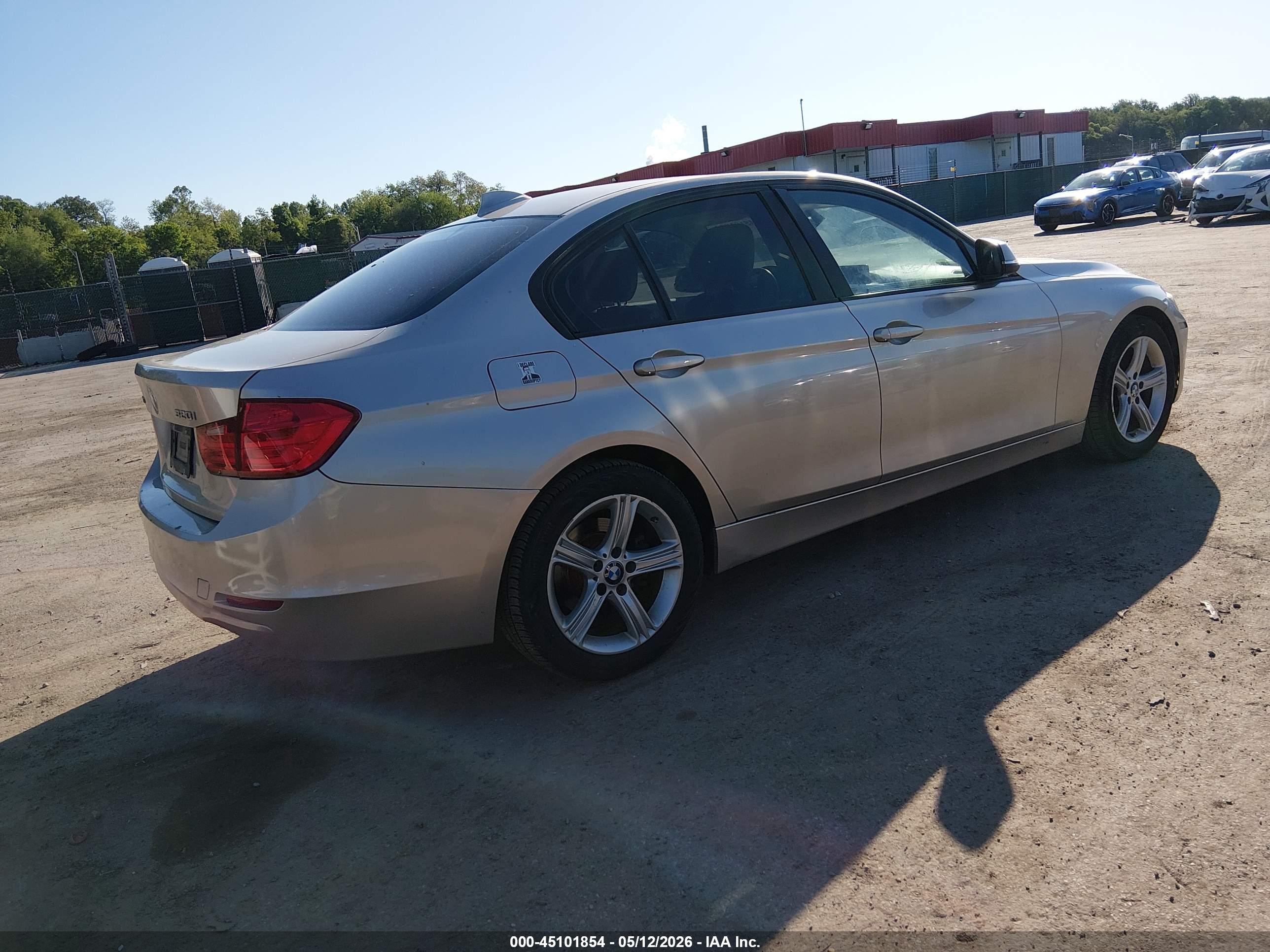 BMW 320I image 4
