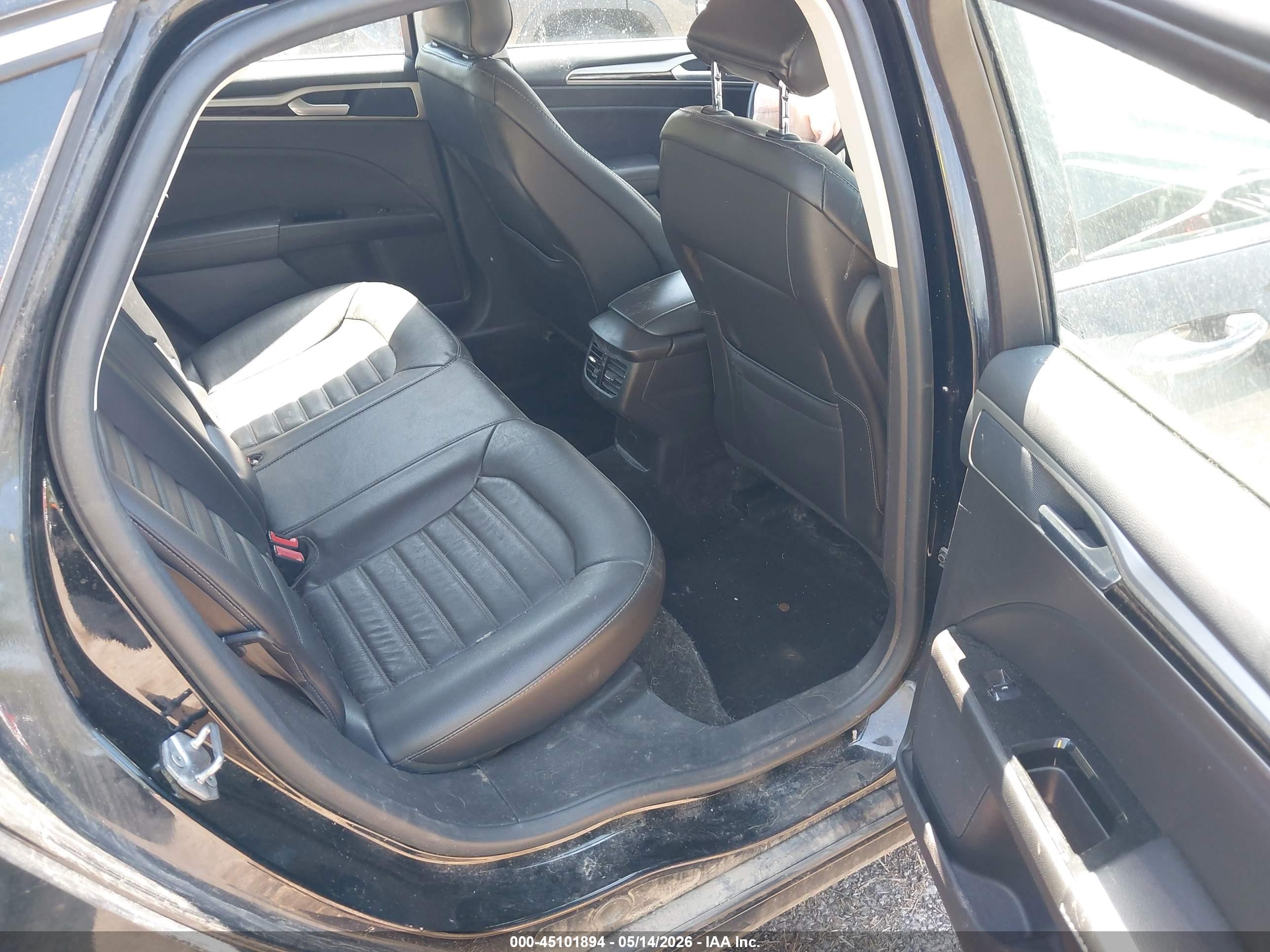 FORD FUSION image 8