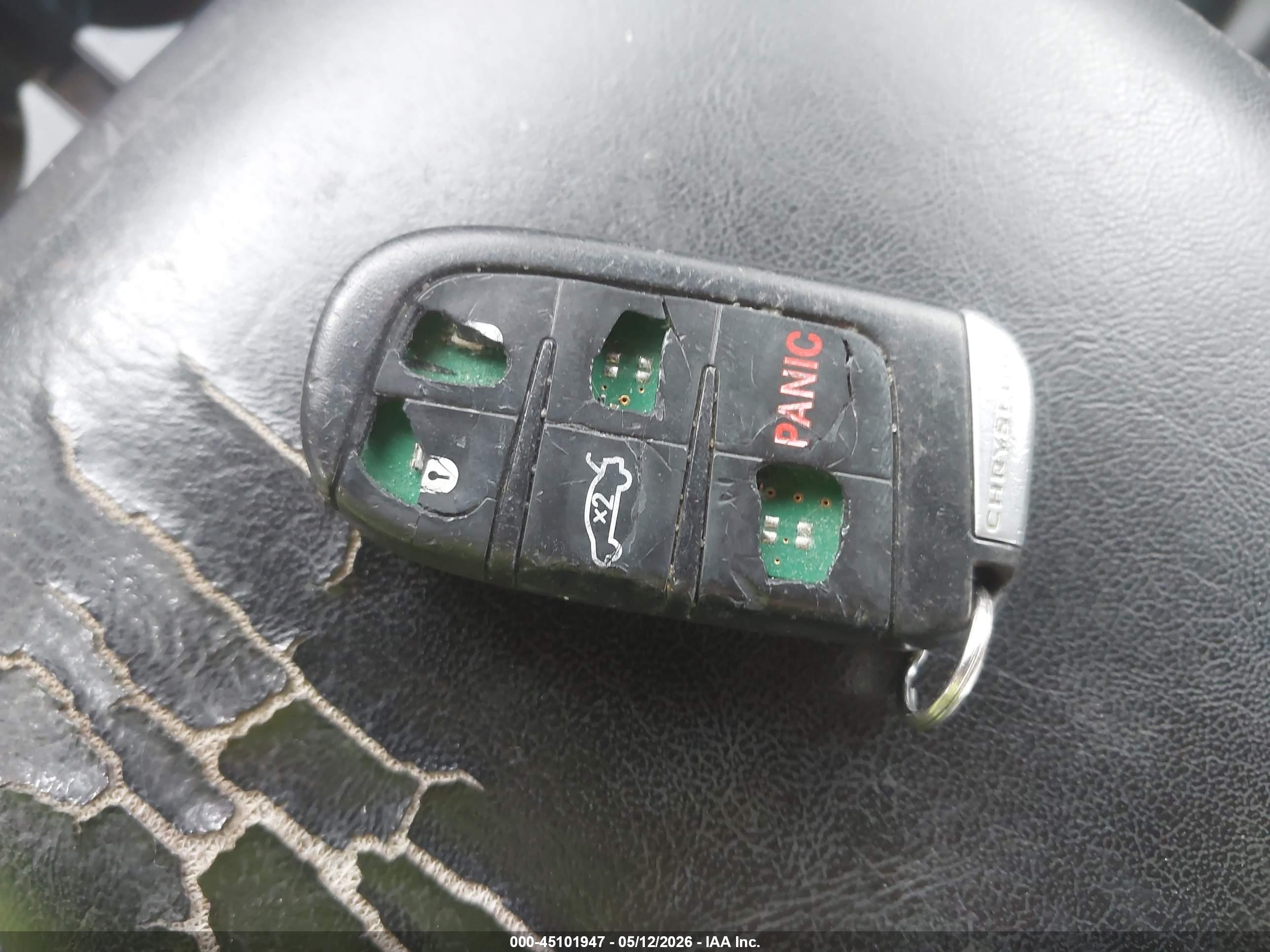 CHRYSLER 300 image 11