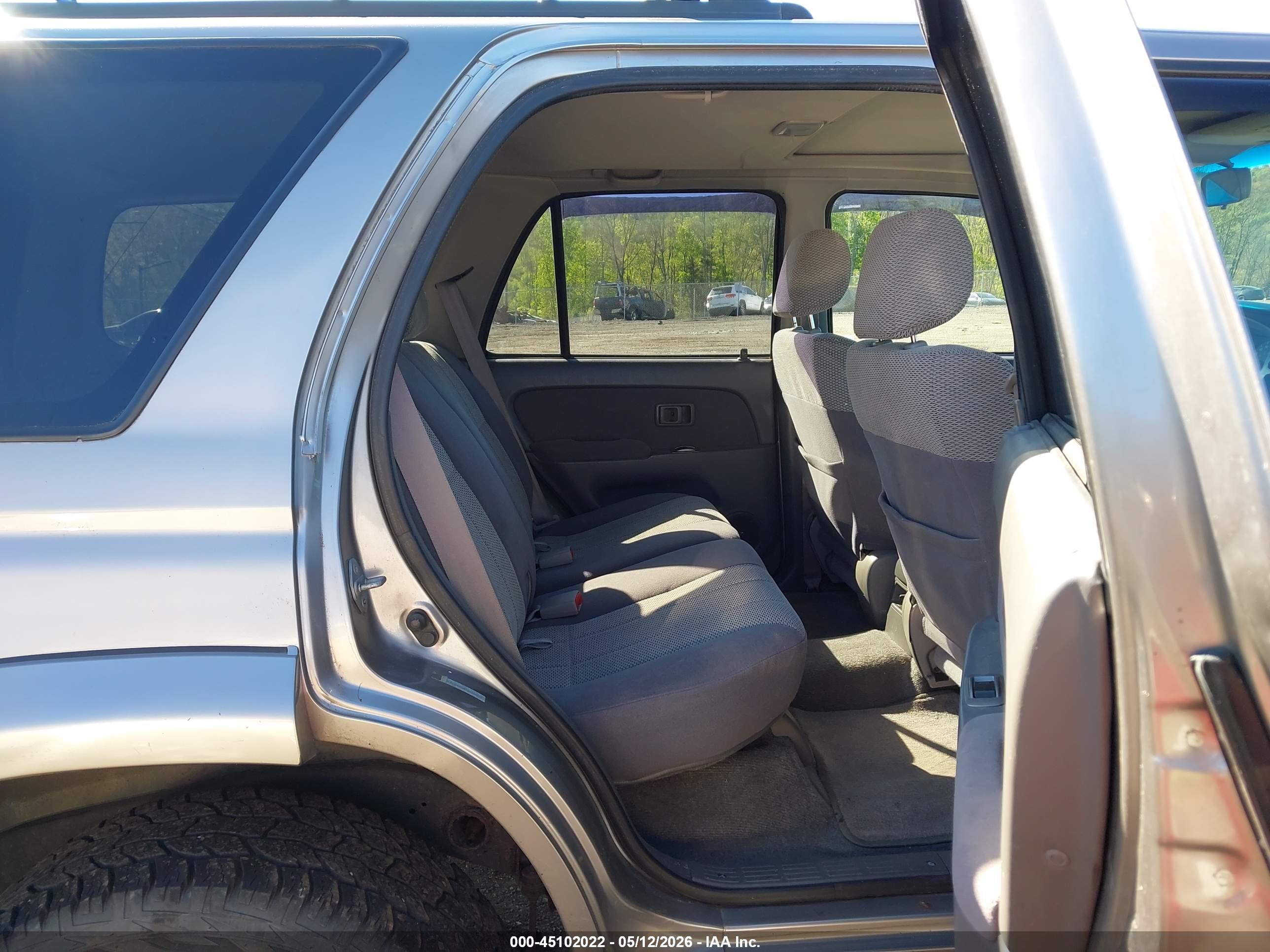 TOYOTA 4RUNNER image 8