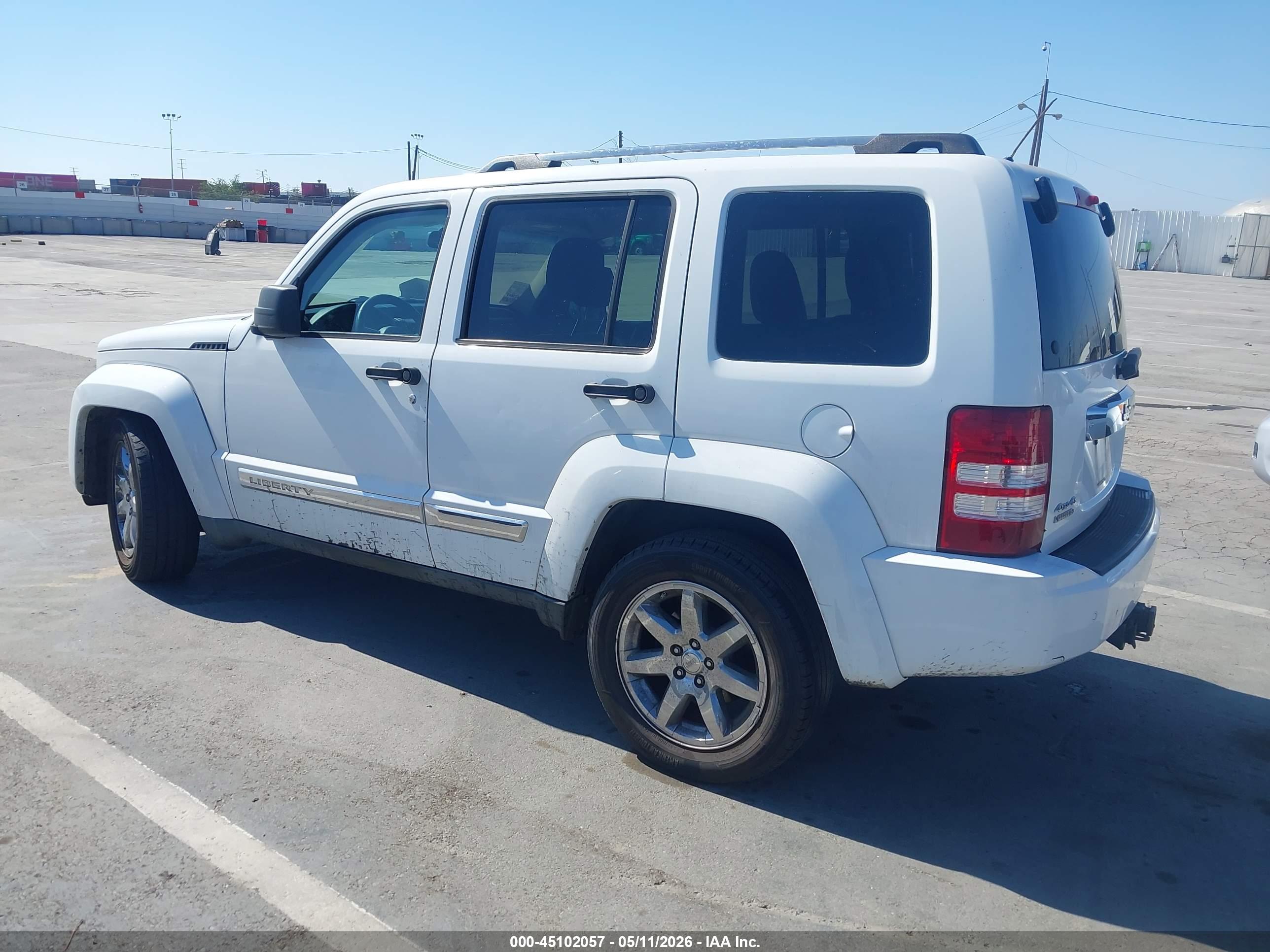 JEEP LIBERTY image 3