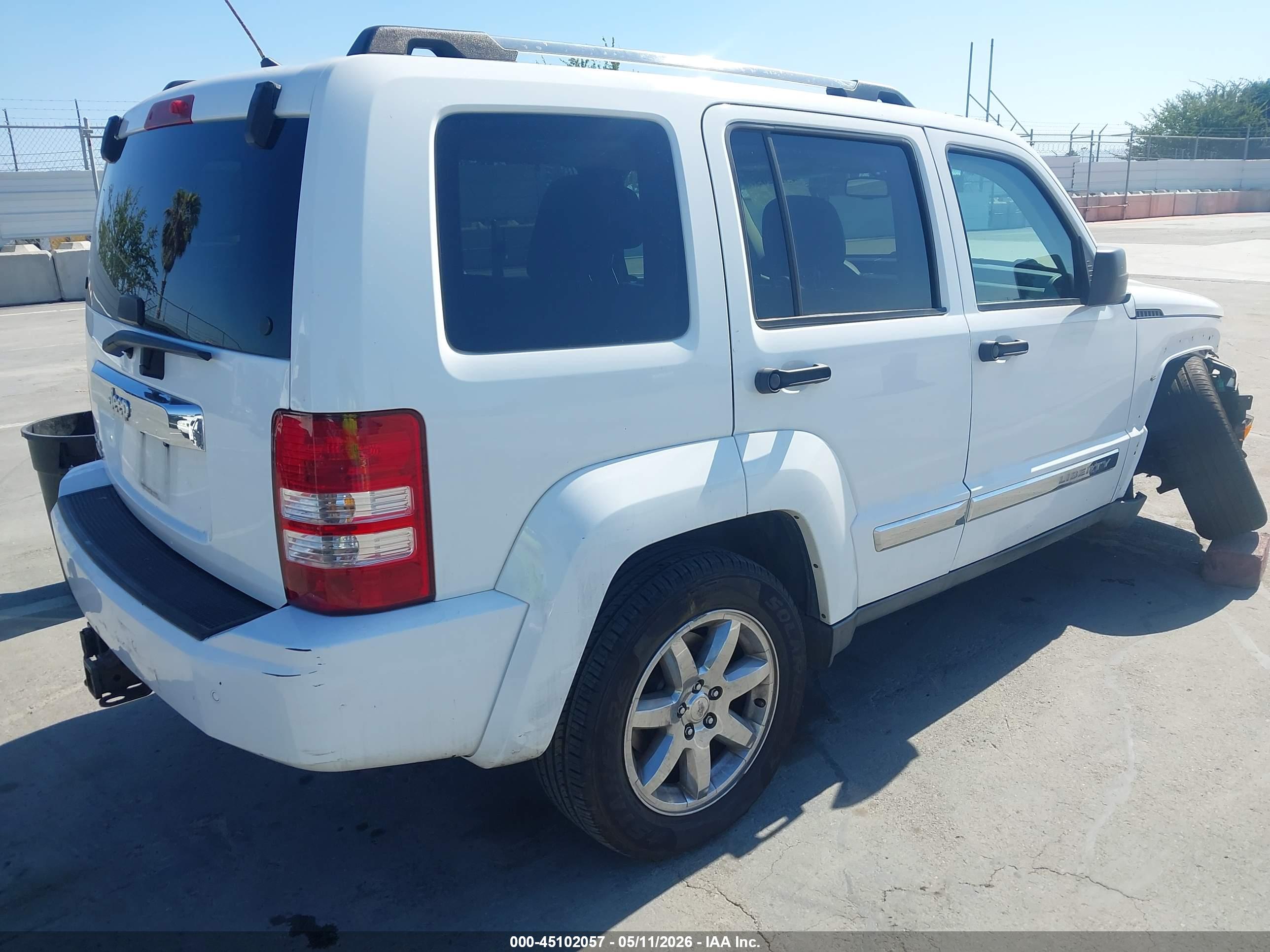 JEEP LIBERTY image 4