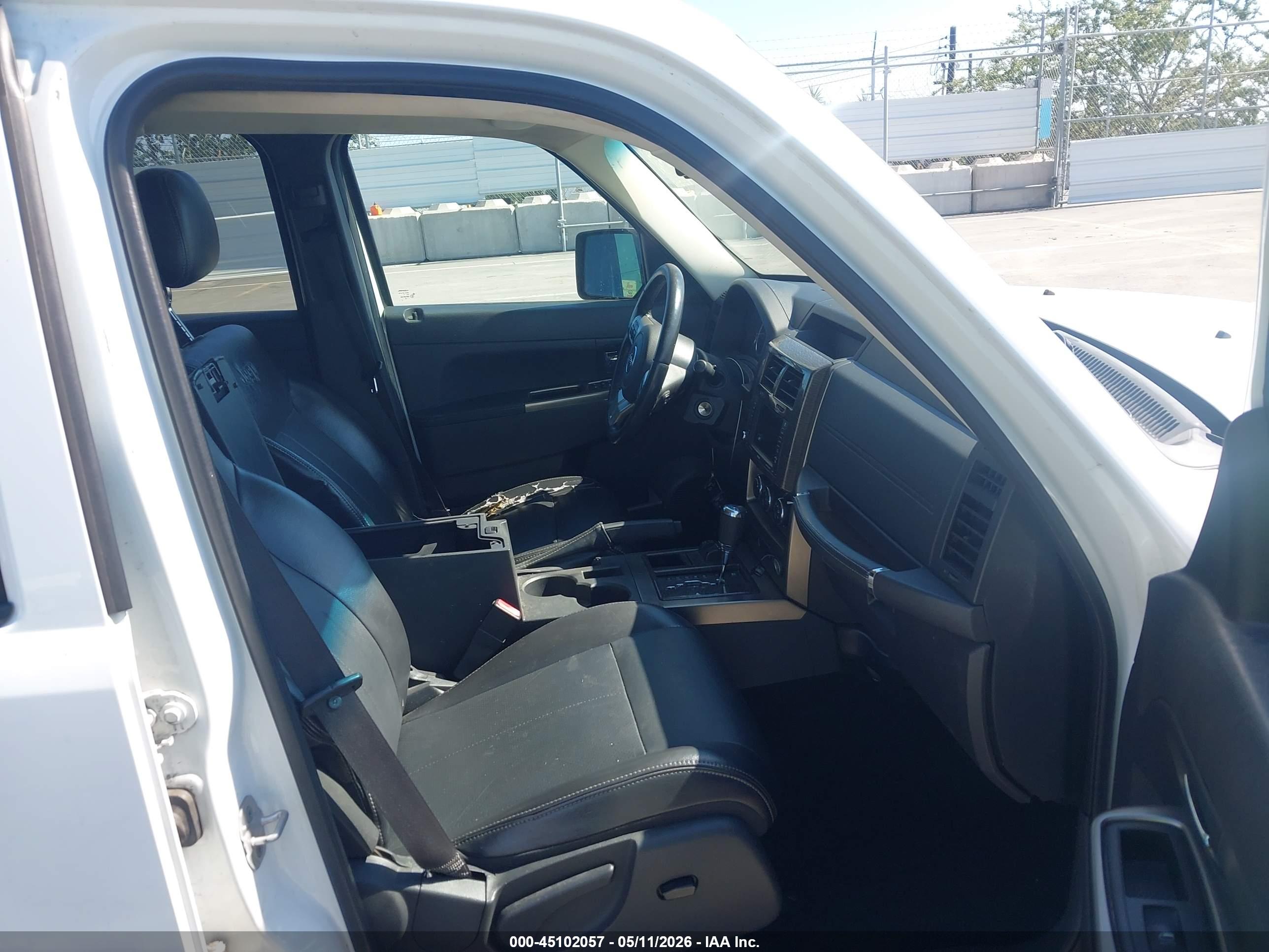 JEEP LIBERTY image 5
