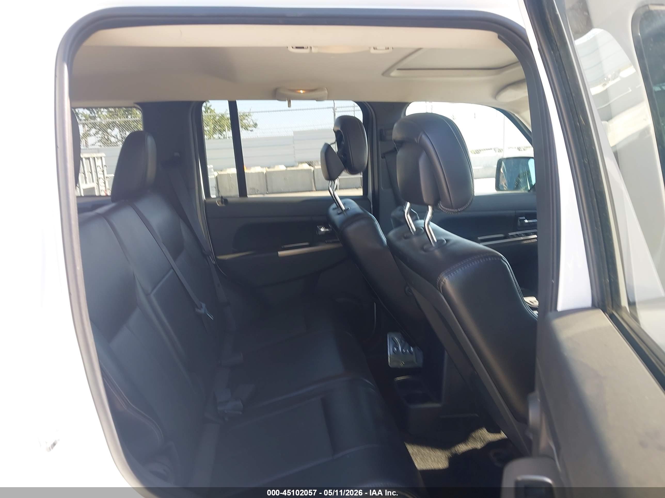 JEEP LIBERTY image 8