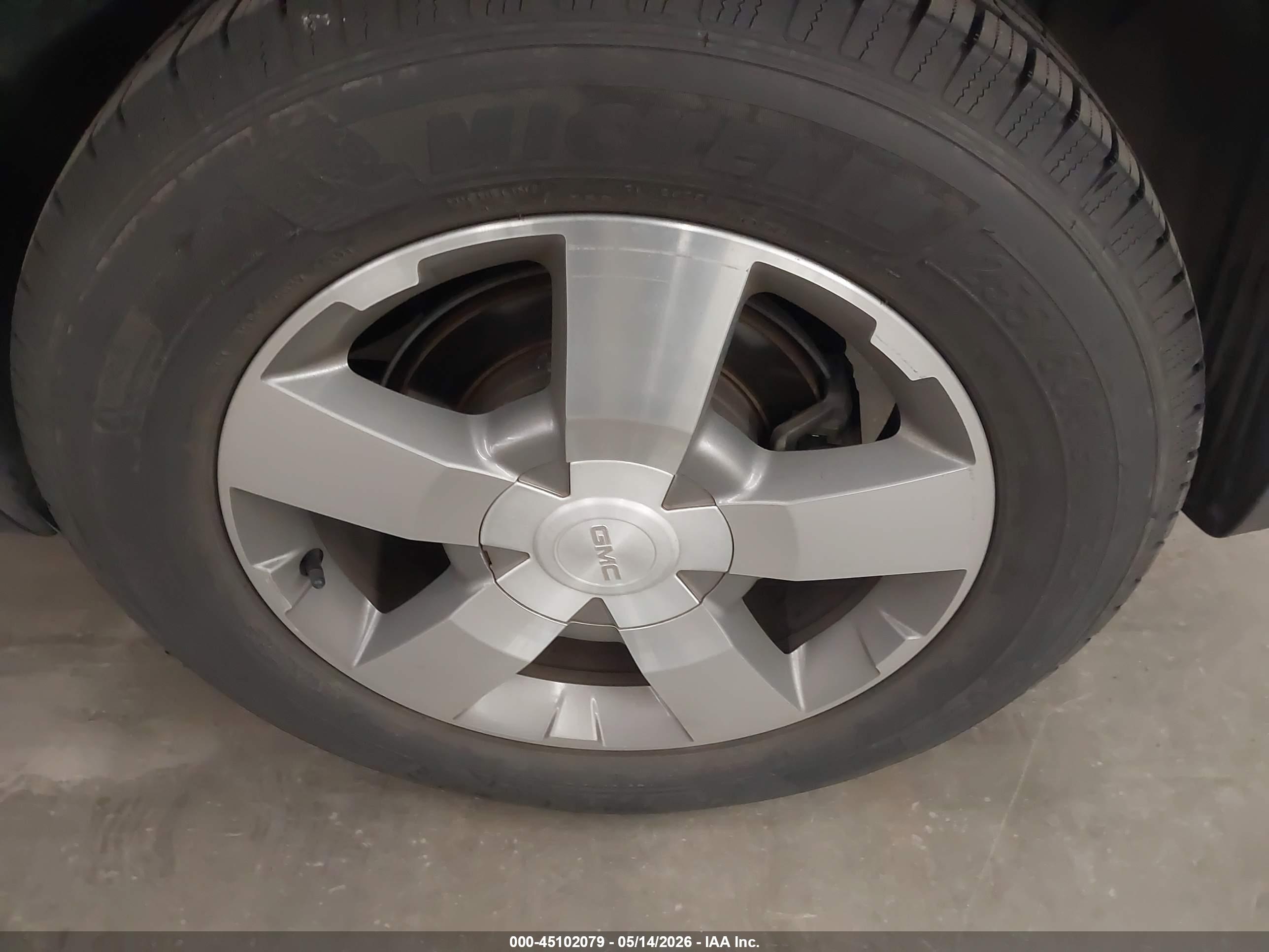 GMC ACADIA image 6