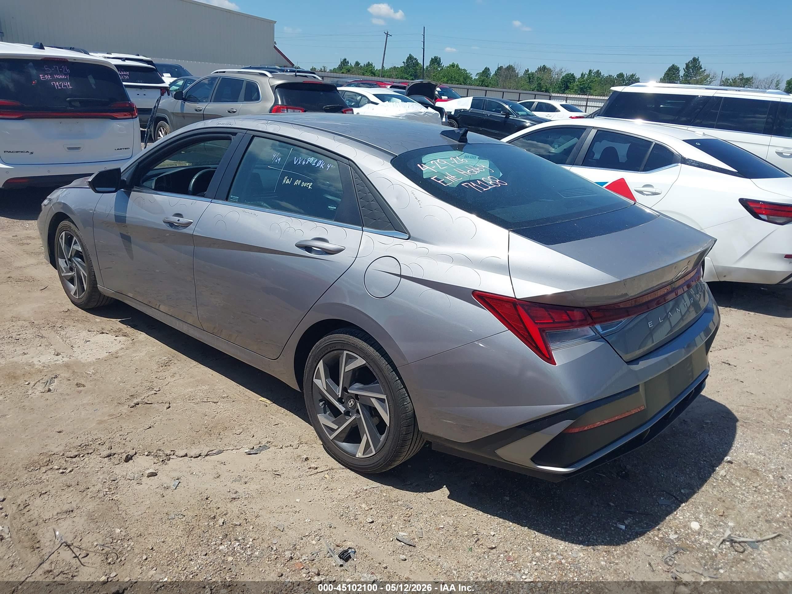 HYUNDAI ELANTRA image 3