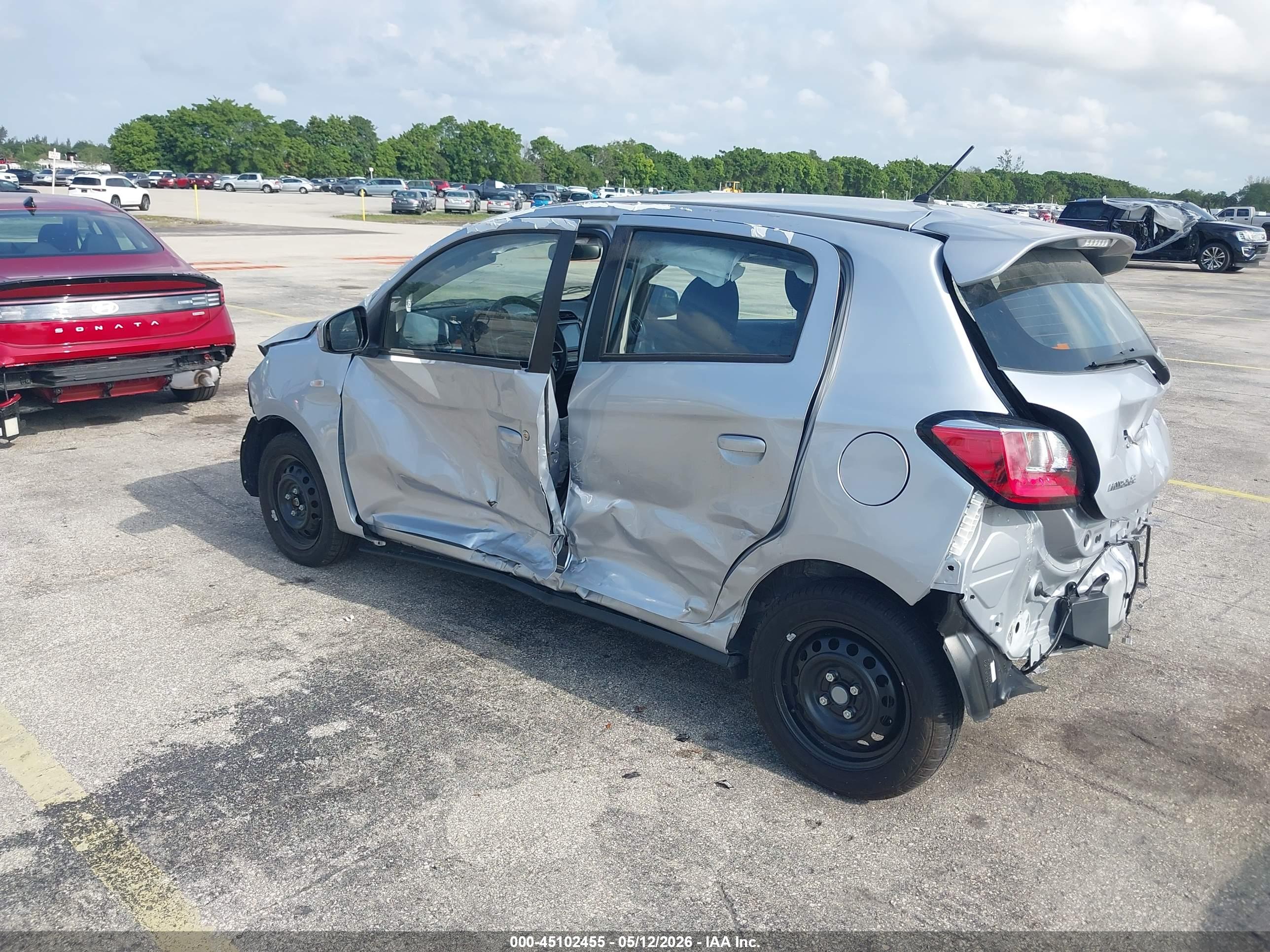 MITSUBISHI MIRAGE image 3