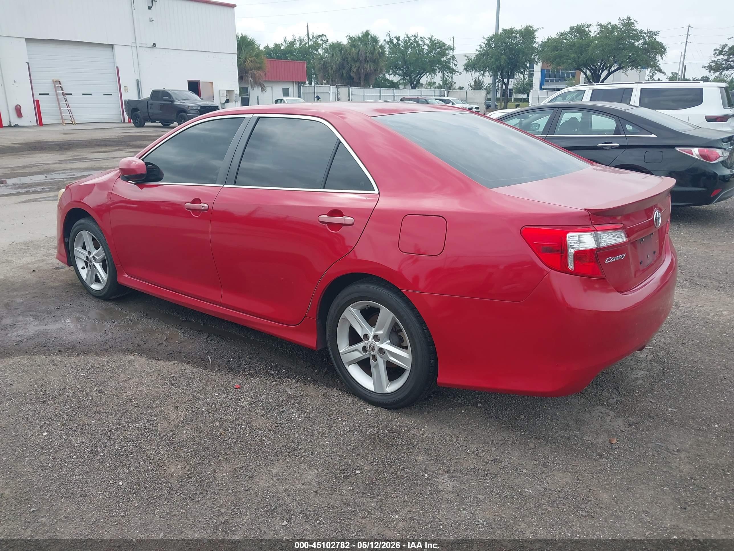 TOYOTA CAMRY image 3