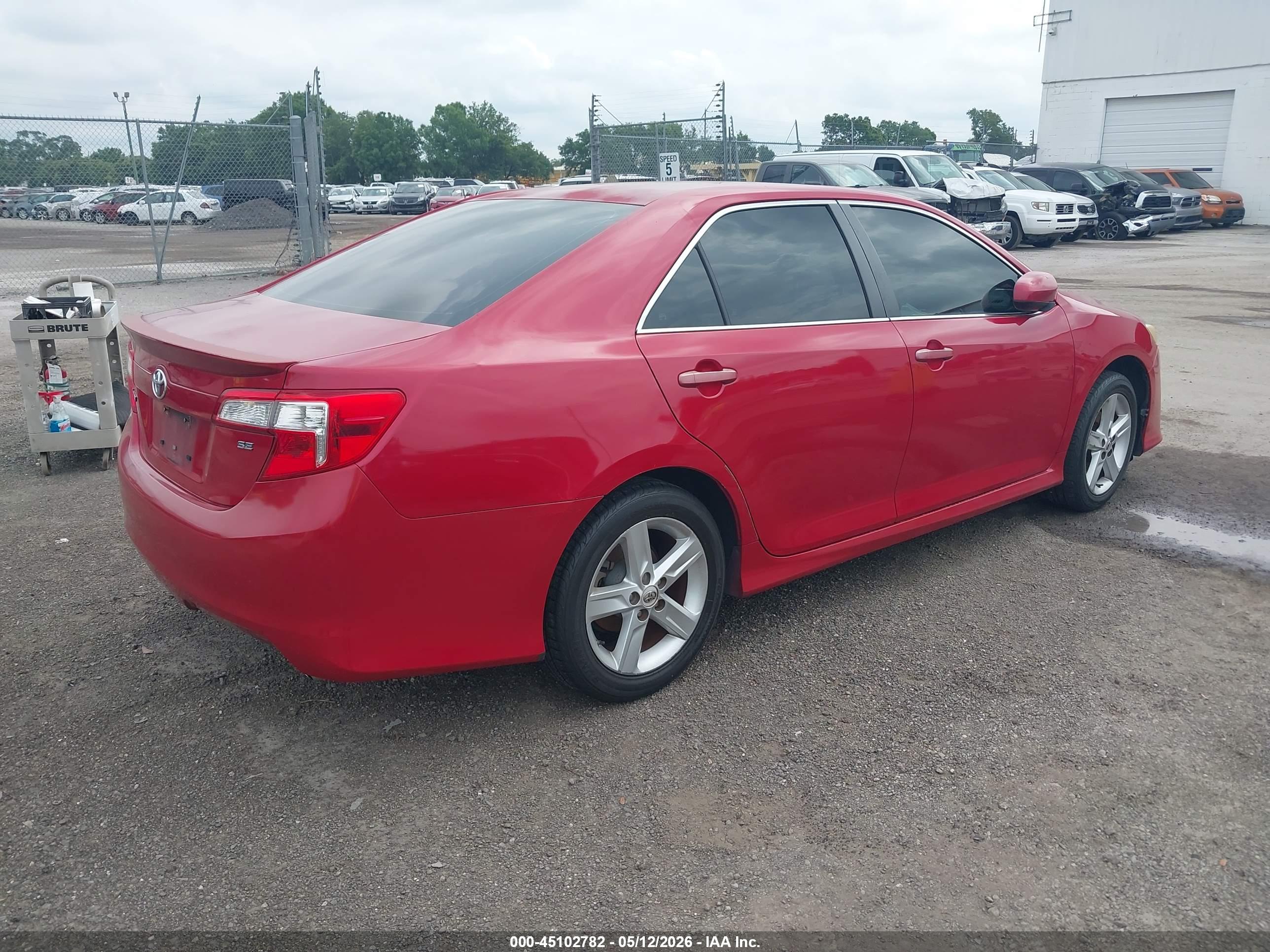 TOYOTA CAMRY image 4
