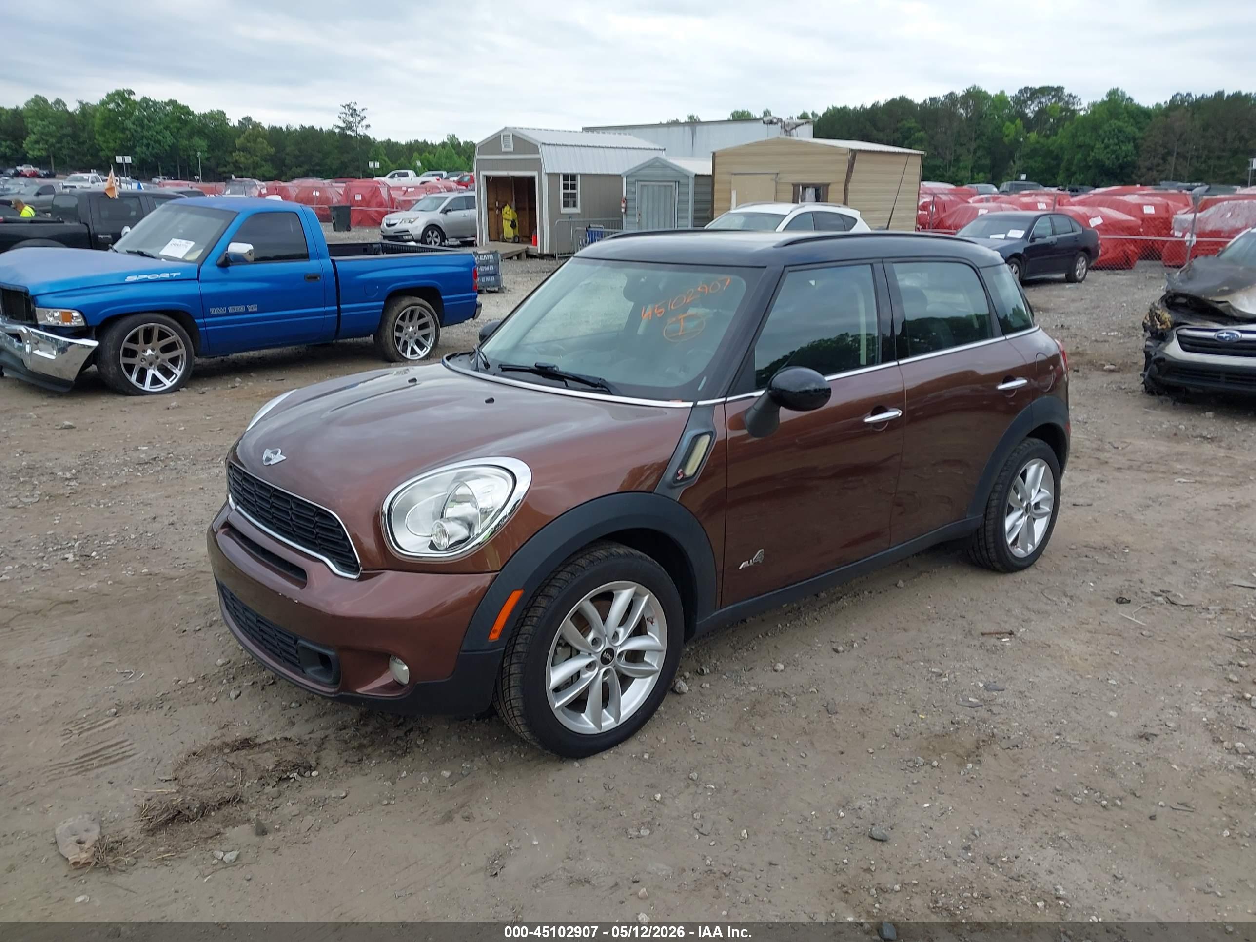 MINI COUNTRYMAN image 2