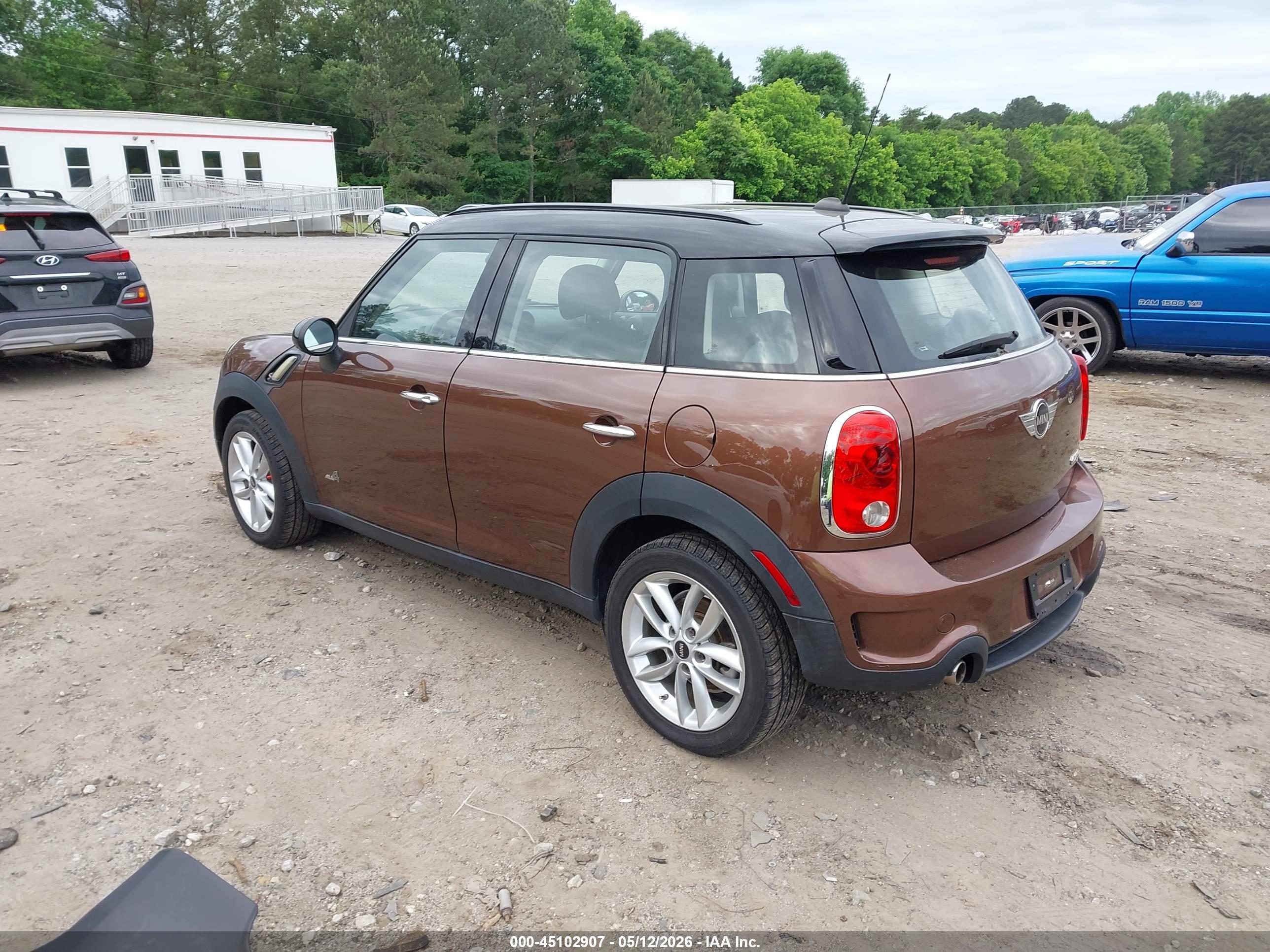 MINI COUNTRYMAN image 3