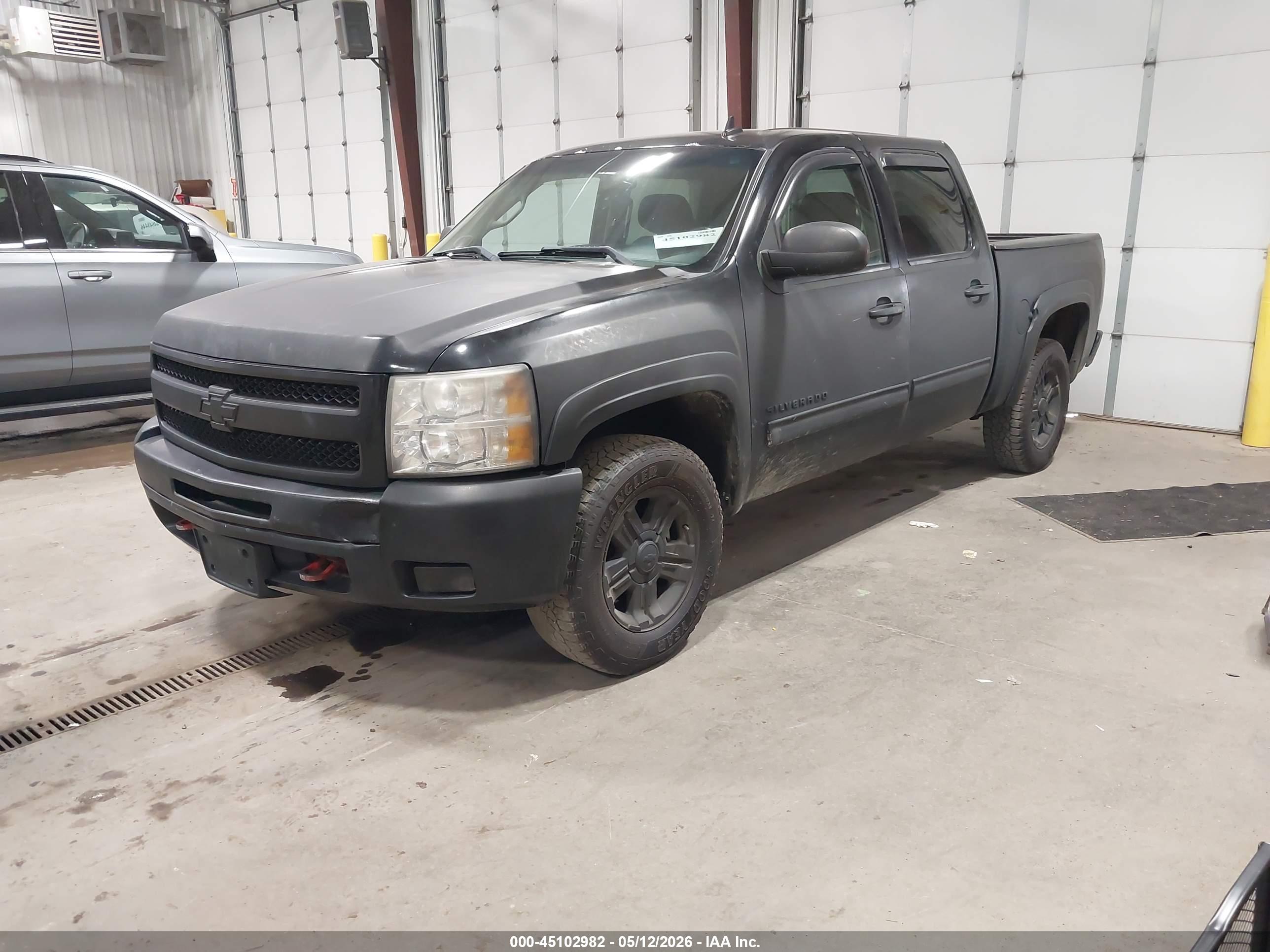 CHEVROLET SILVERADO image 2
