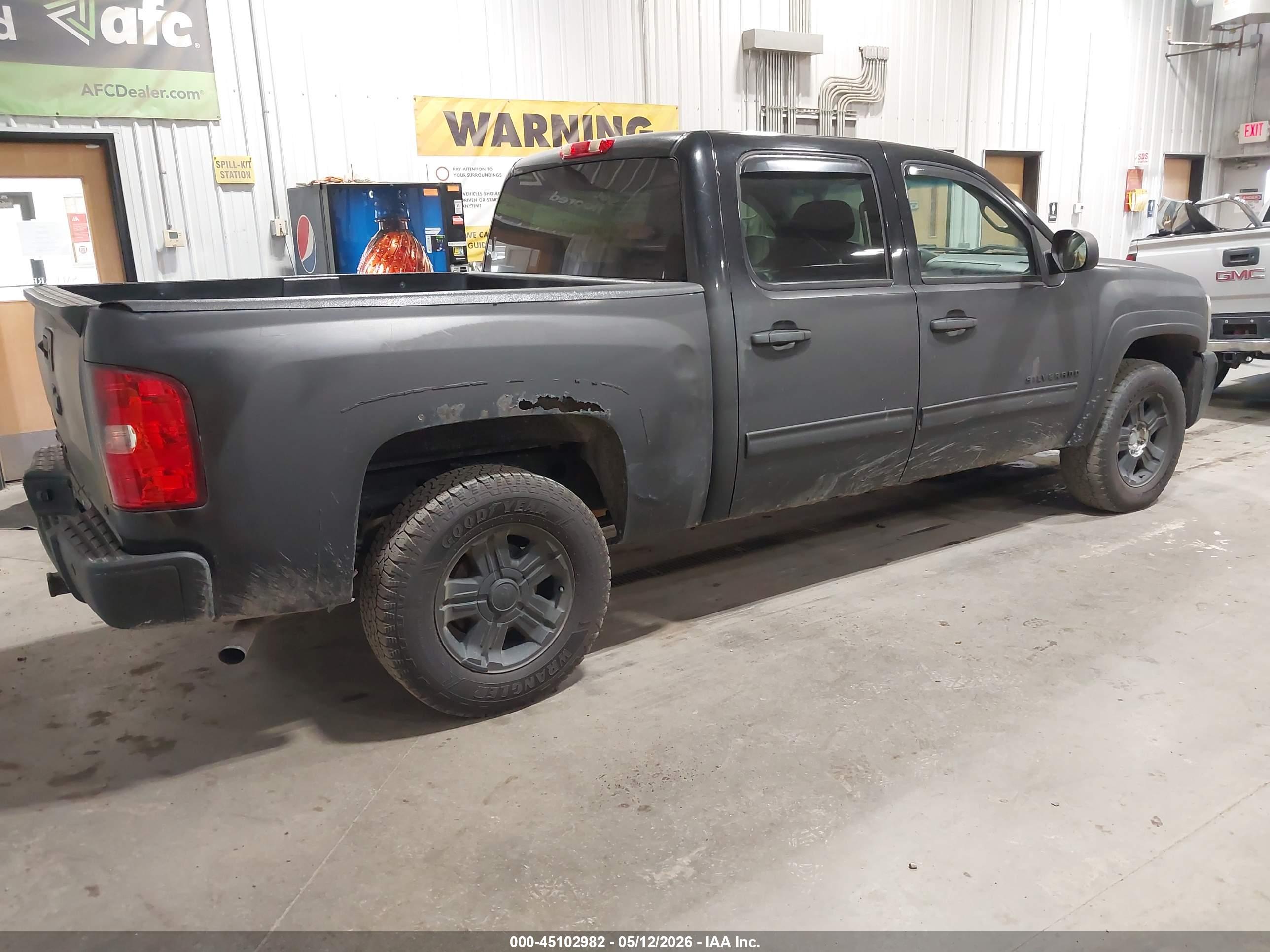 CHEVROLET SILVERADO image 4