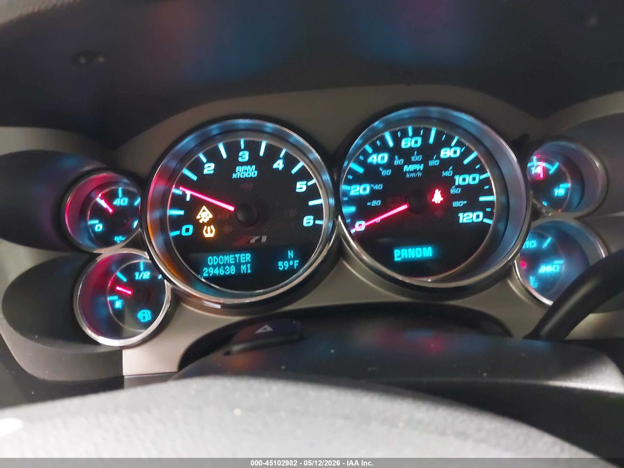 CHEVROLET SILVERADO image 7