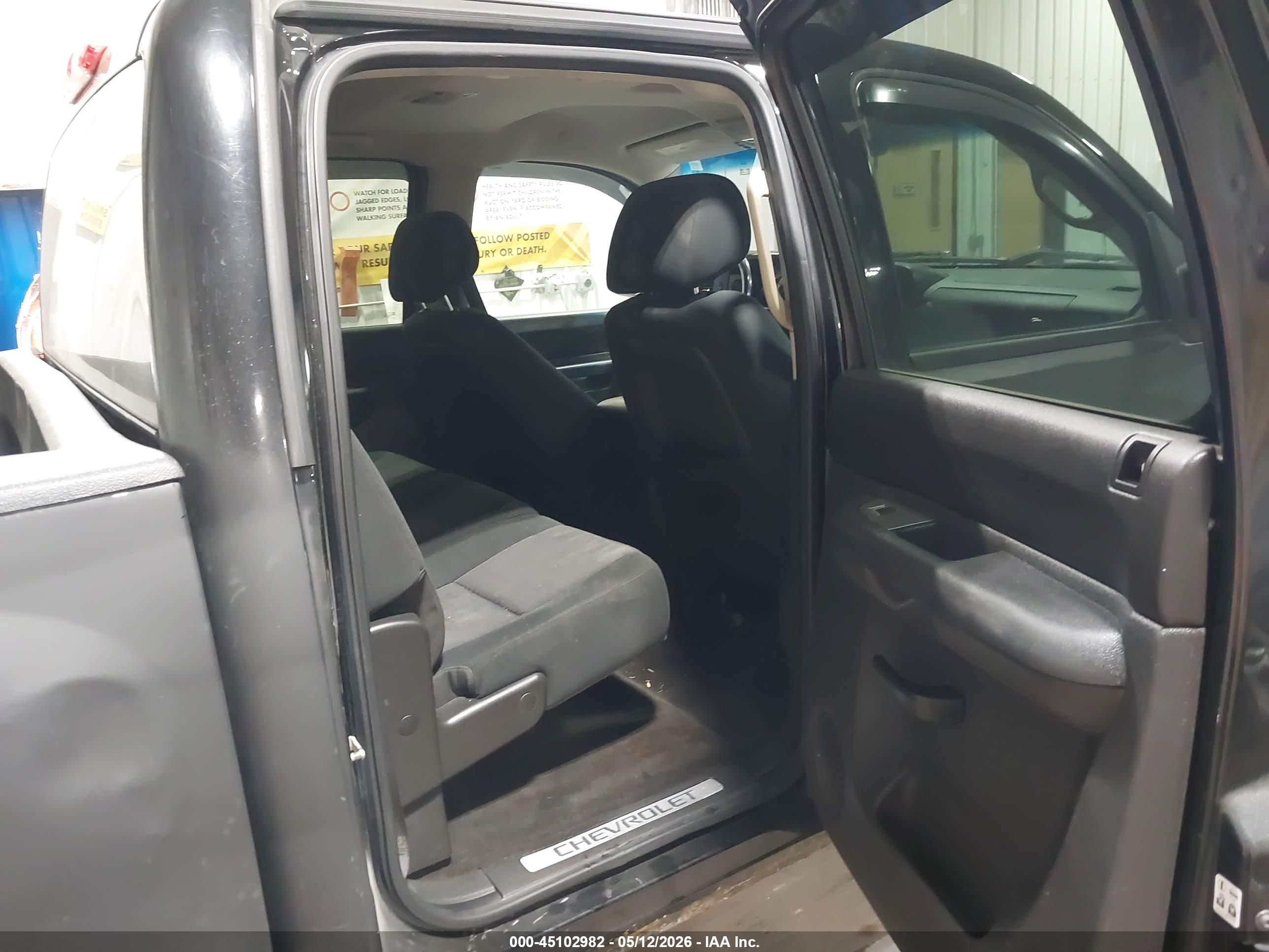 CHEVROLET SILVERADO image 8