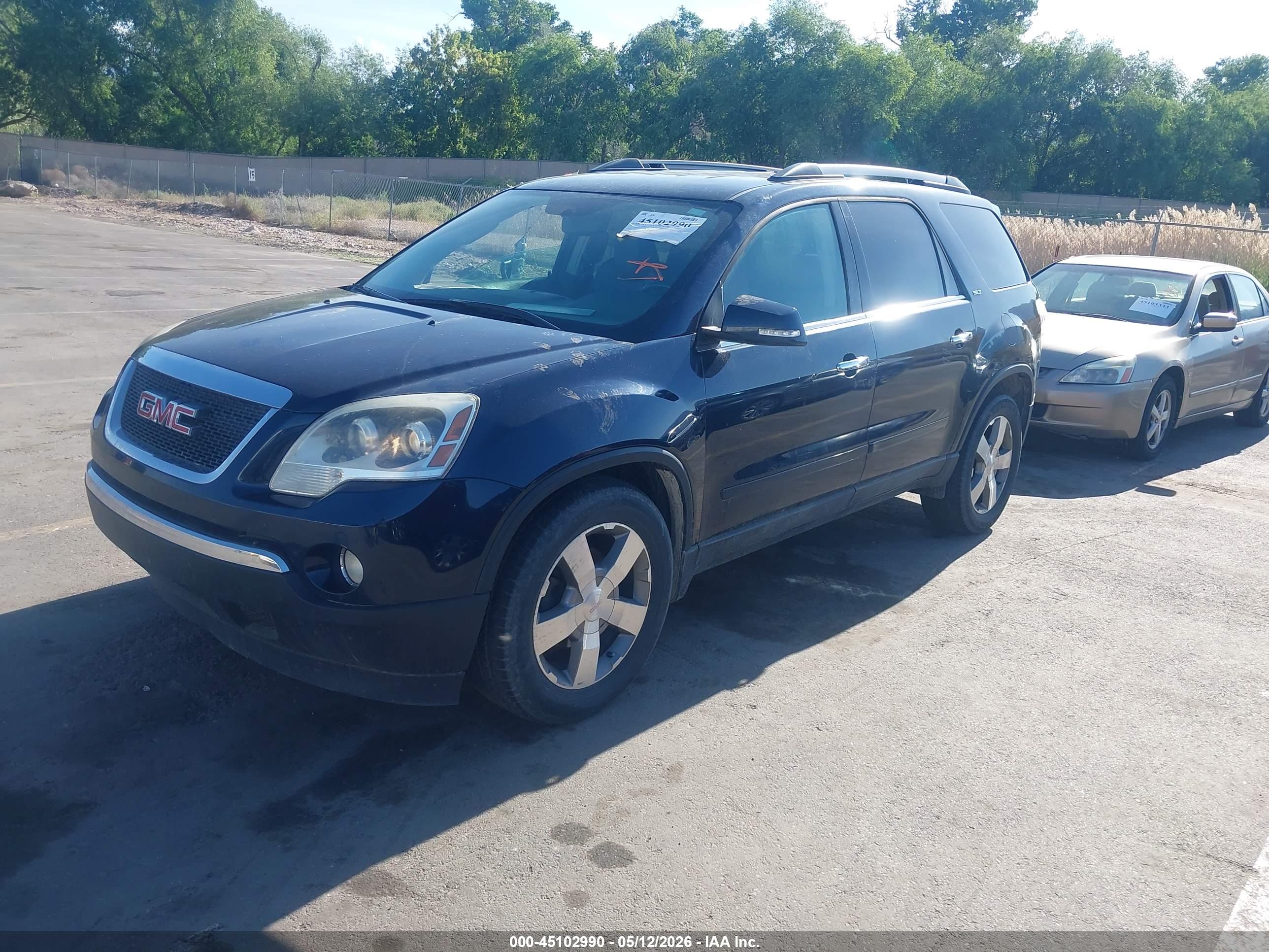 GMC ACADIA image 2