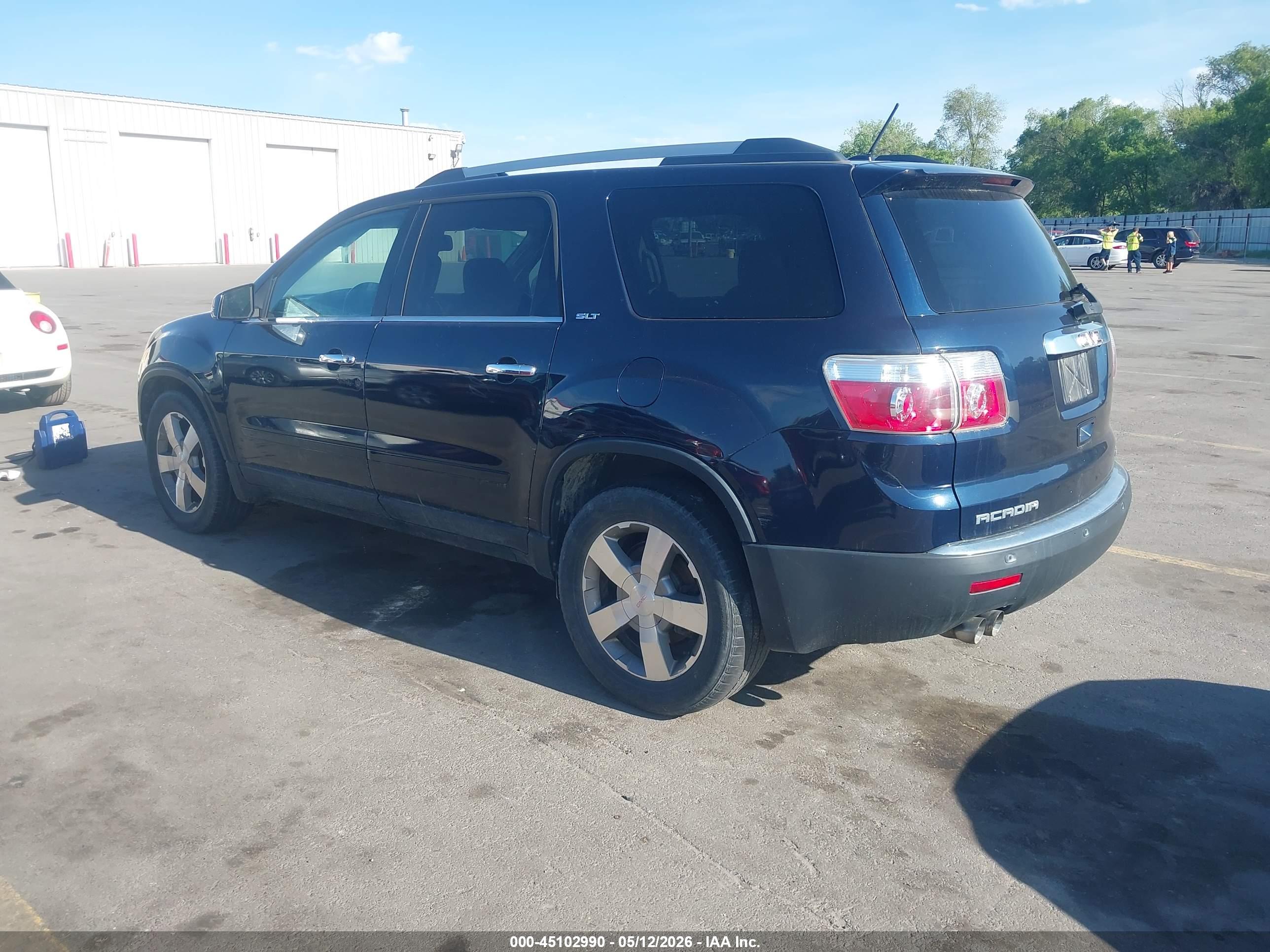 GMC ACADIA image 3