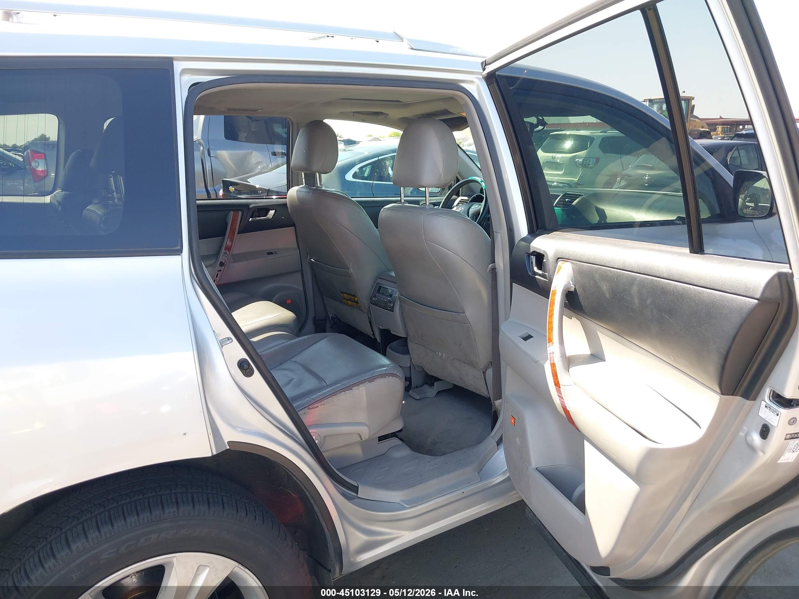 TOYOTA HIGHLANDER image 8