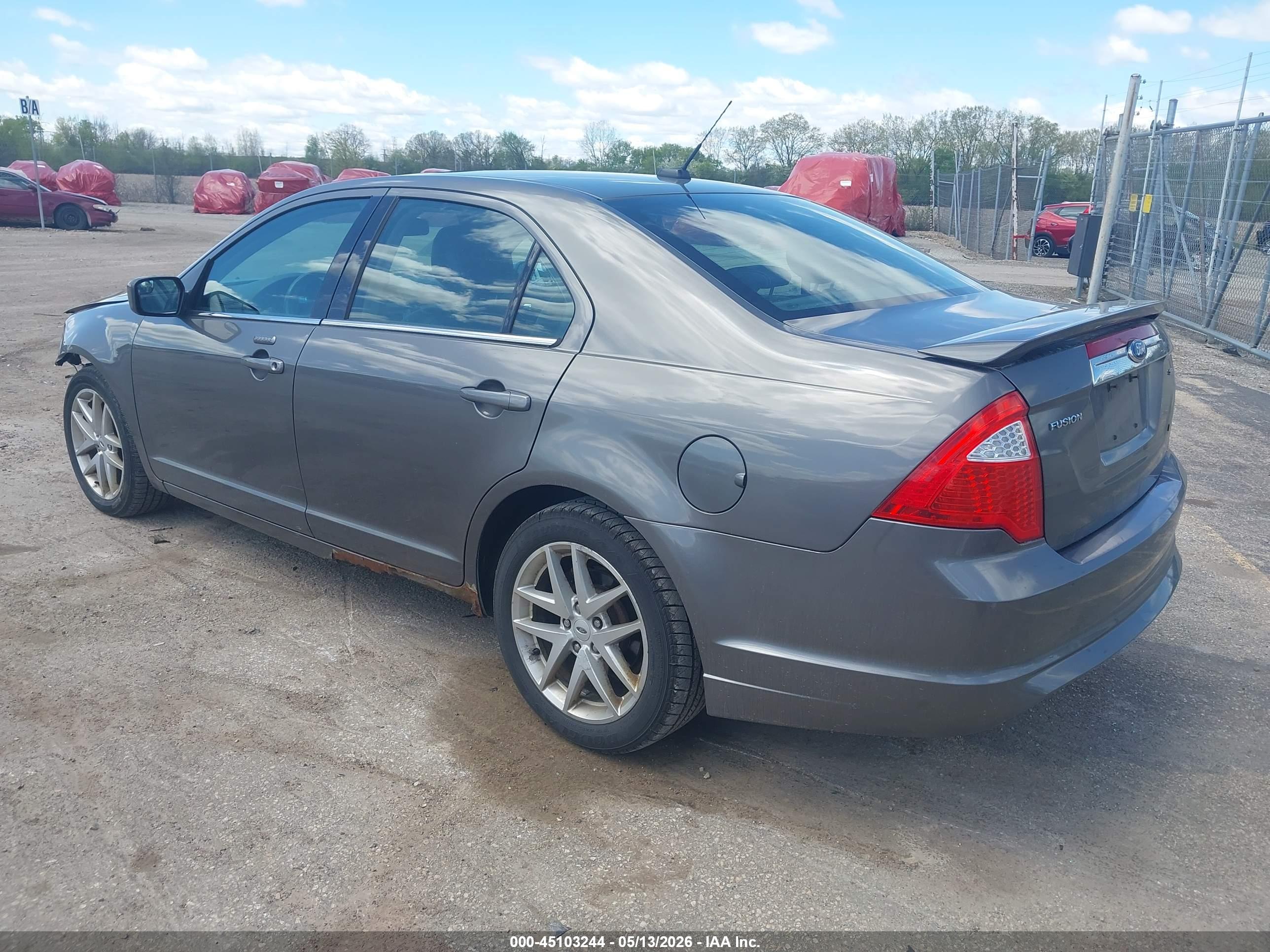 FORD FUSION image 3