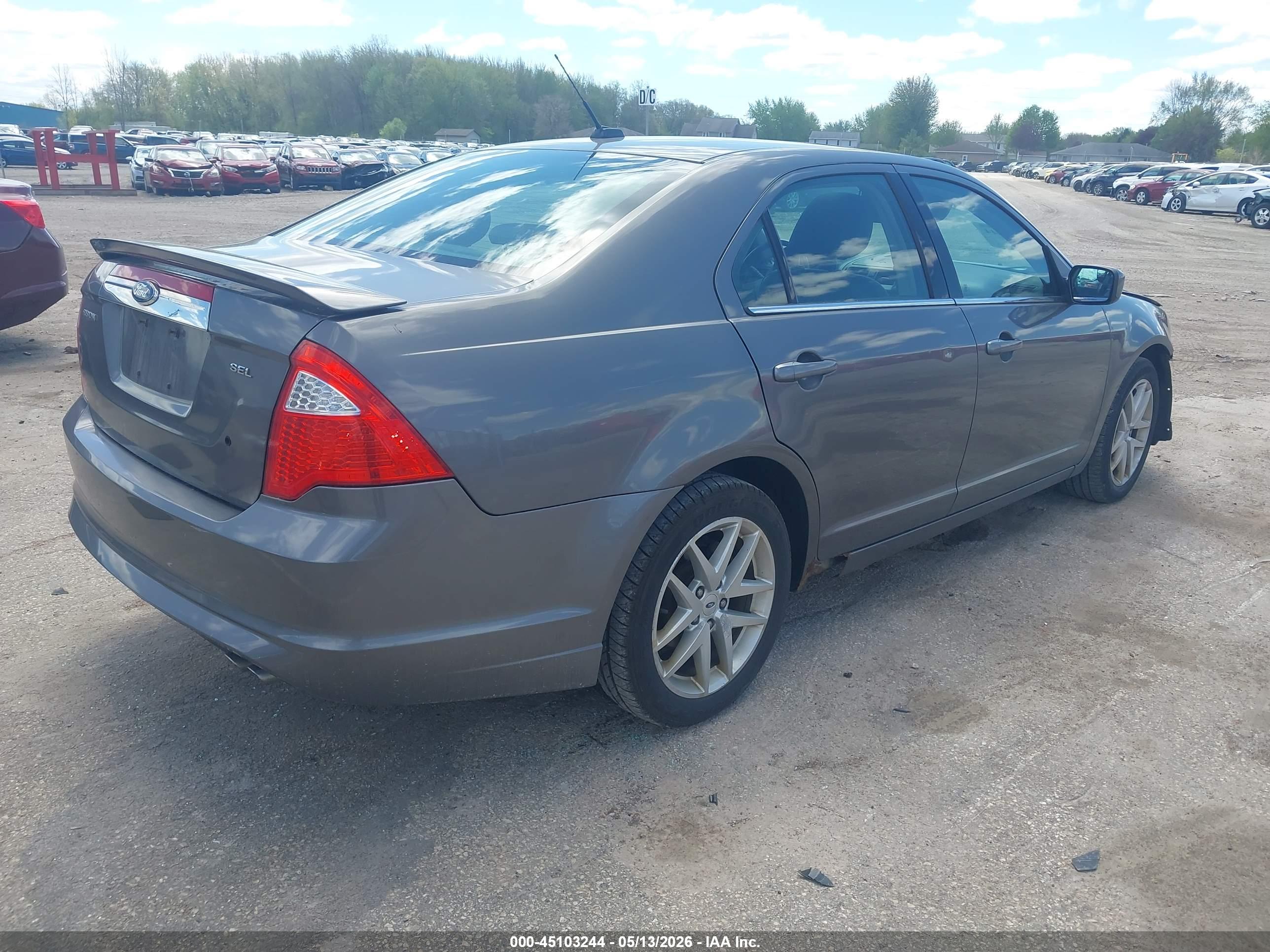 FORD FUSION image 4